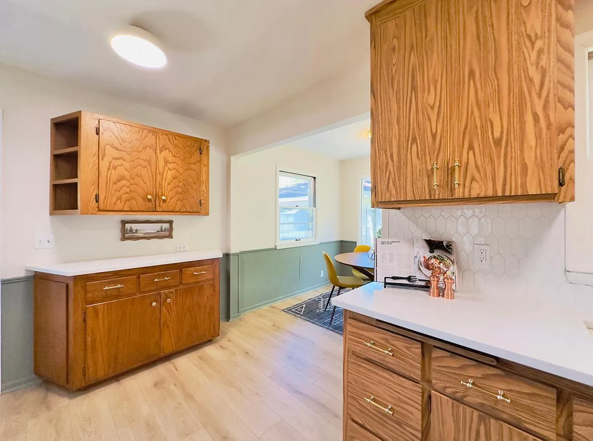Photo 11 of 5611 6th Ne Street