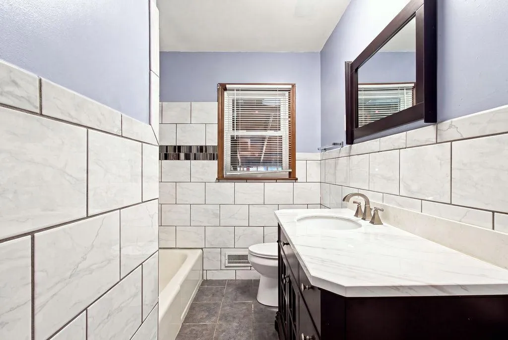 Photo 9 of 7221 16th S Avenue