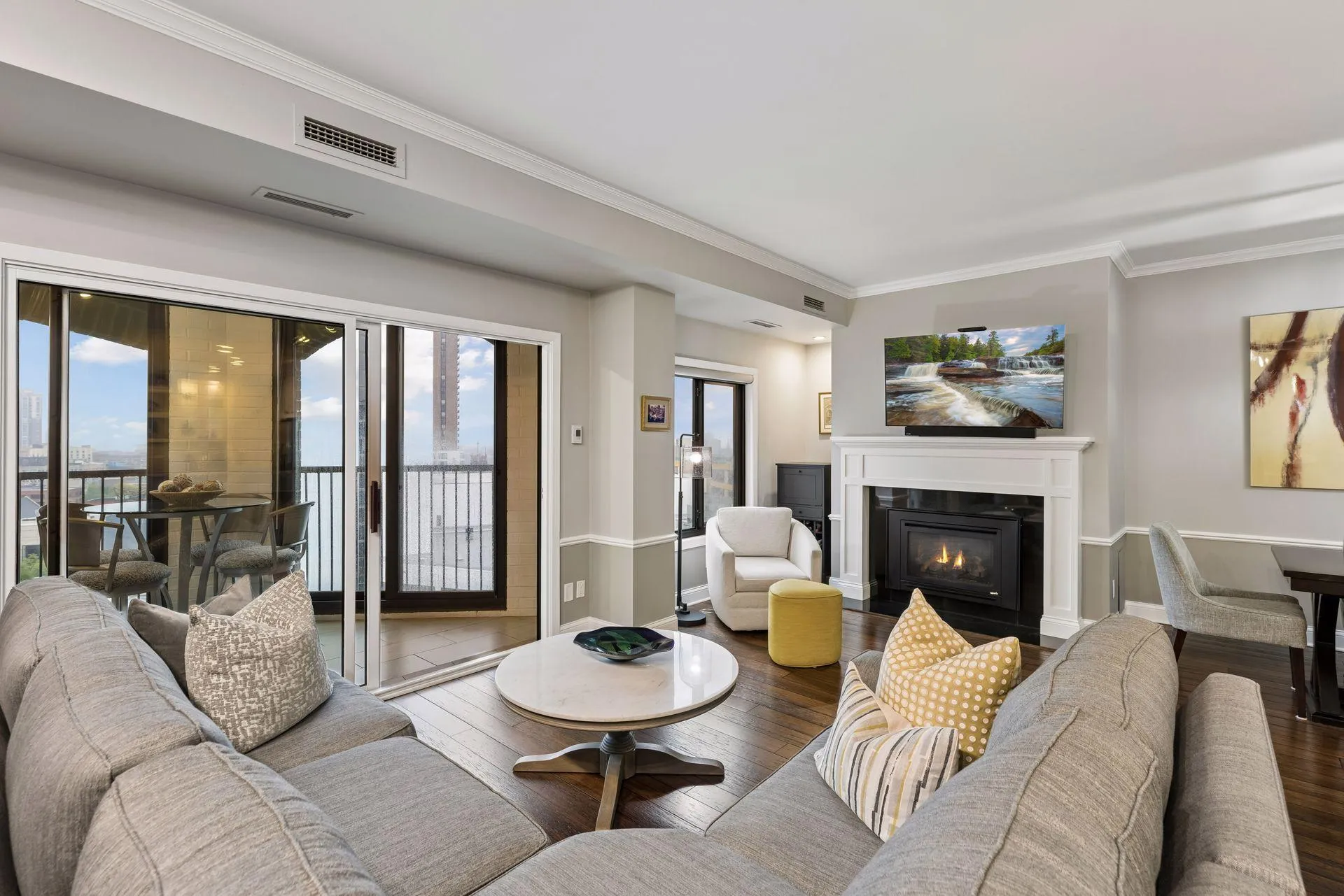 Photo 6 of 1235 Yale Place Unit 1307