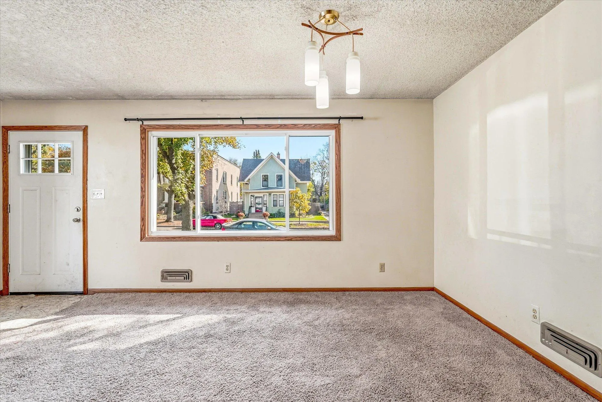 Photo 13 of 711 5th Se Avenue