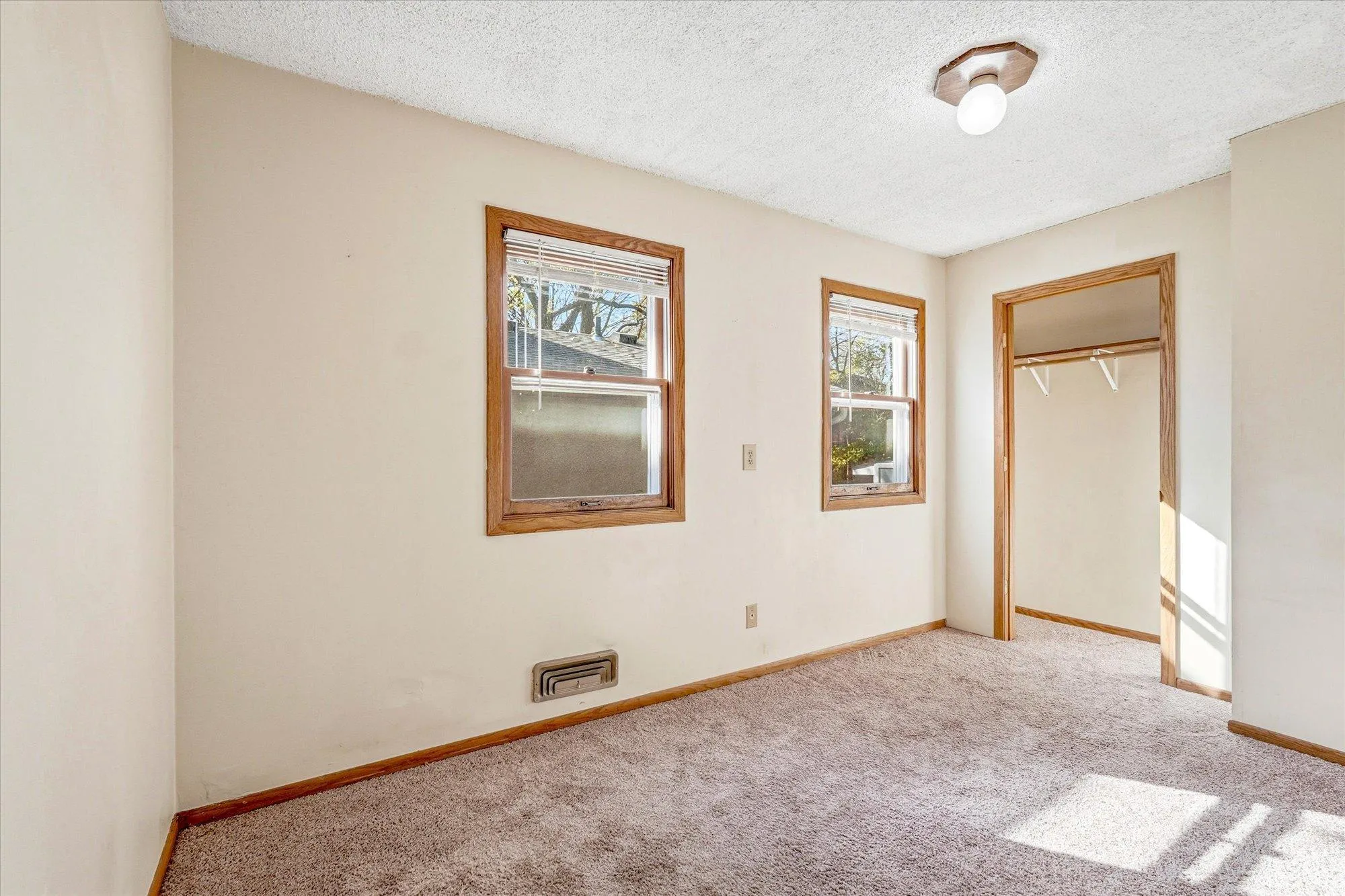 Photo 25 of 711 5th Se Avenue