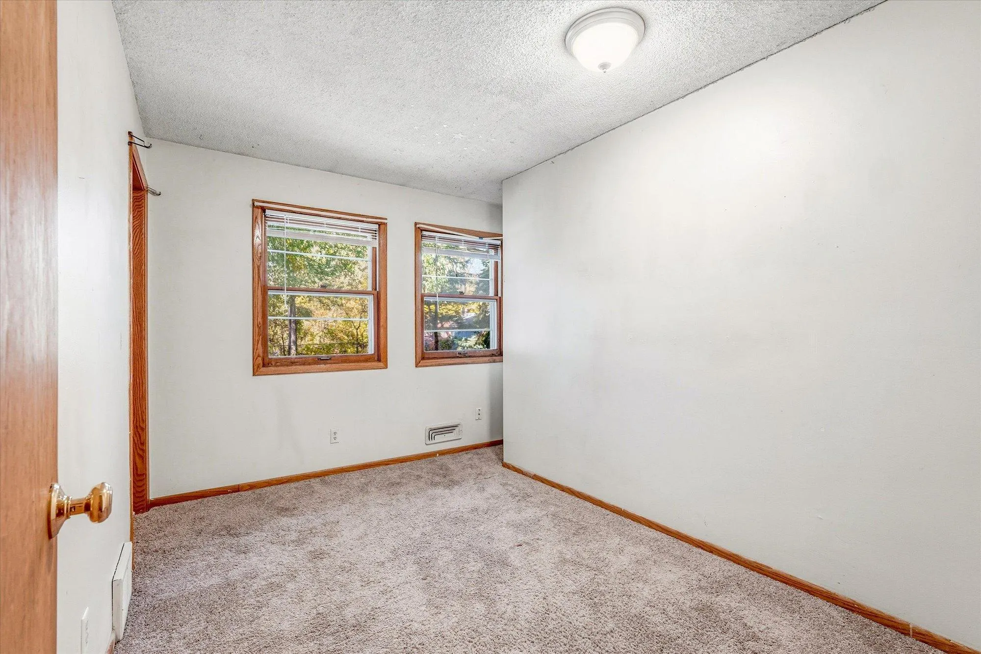 Photo 23 of 711 5th Se Avenue