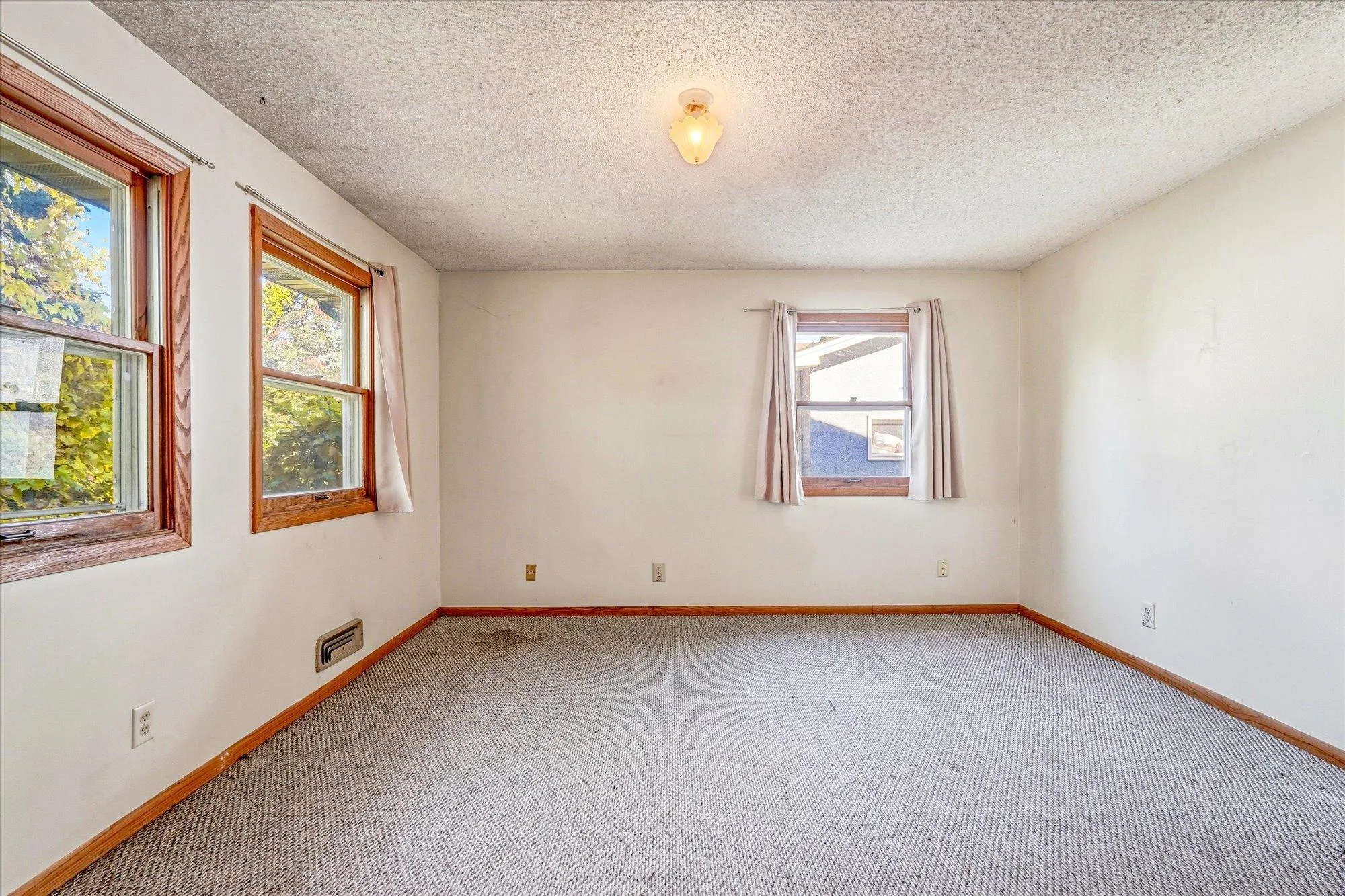 Photo 18 of 711 5th Se Avenue