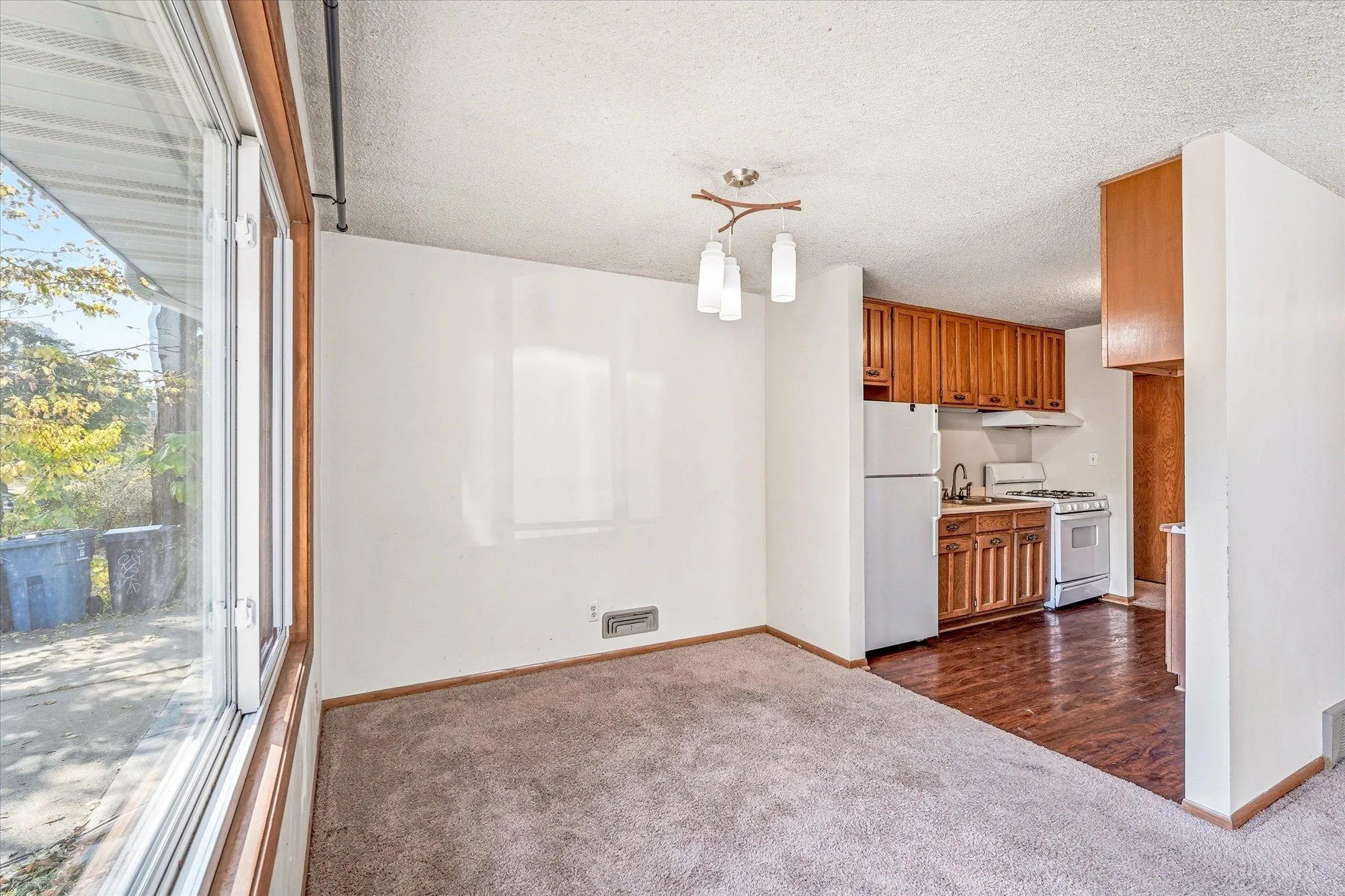 Photo 11 of 711 5th Se Avenue
