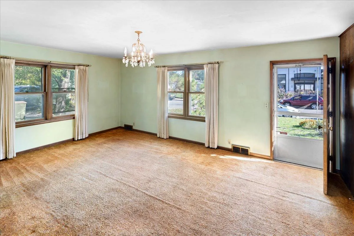 Photo 7 of 25 5th Se Avenue