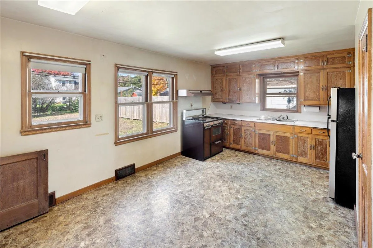 Photo 8 of 25 5th Se Avenue