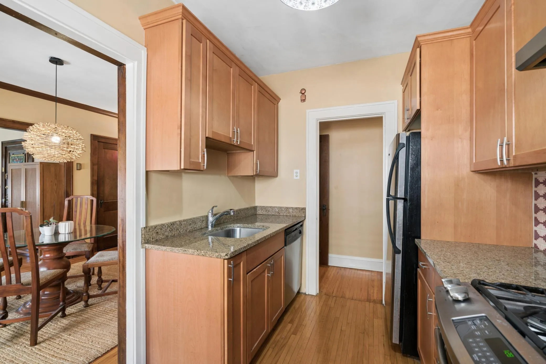 Photo 13 of 3534 Harriet Avenue Unit 4