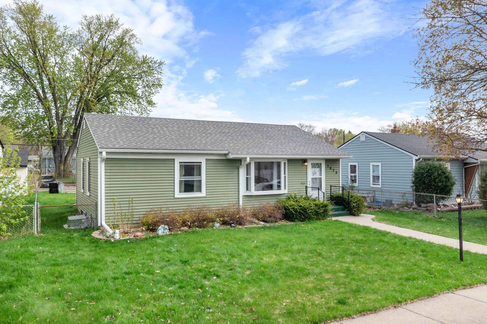 Photo 4 of 1675 Iowa E Avenue
