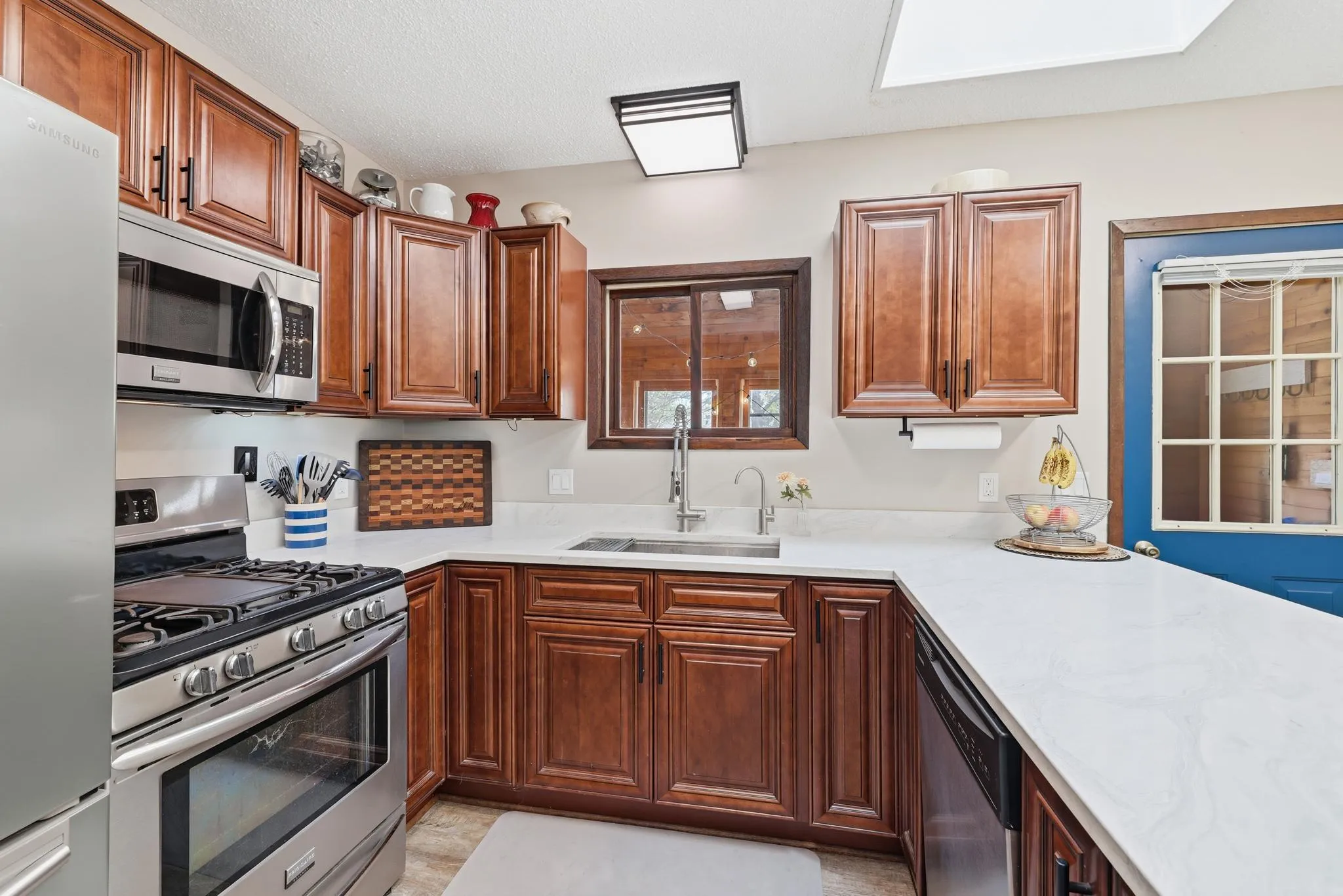 Photo 6 of 401 N Cedar Street