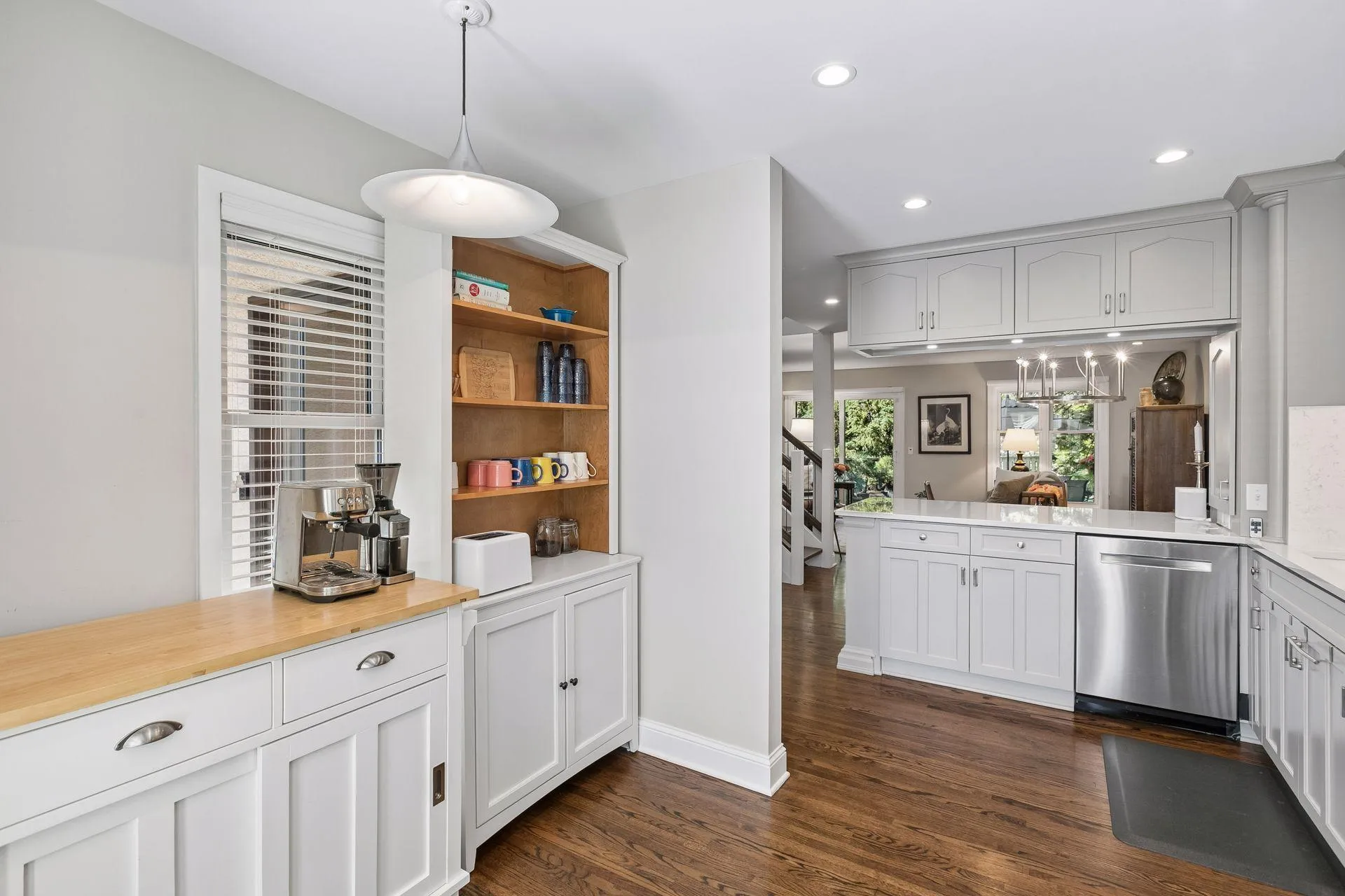Photo 8 of 1952 Dupont S Avenue