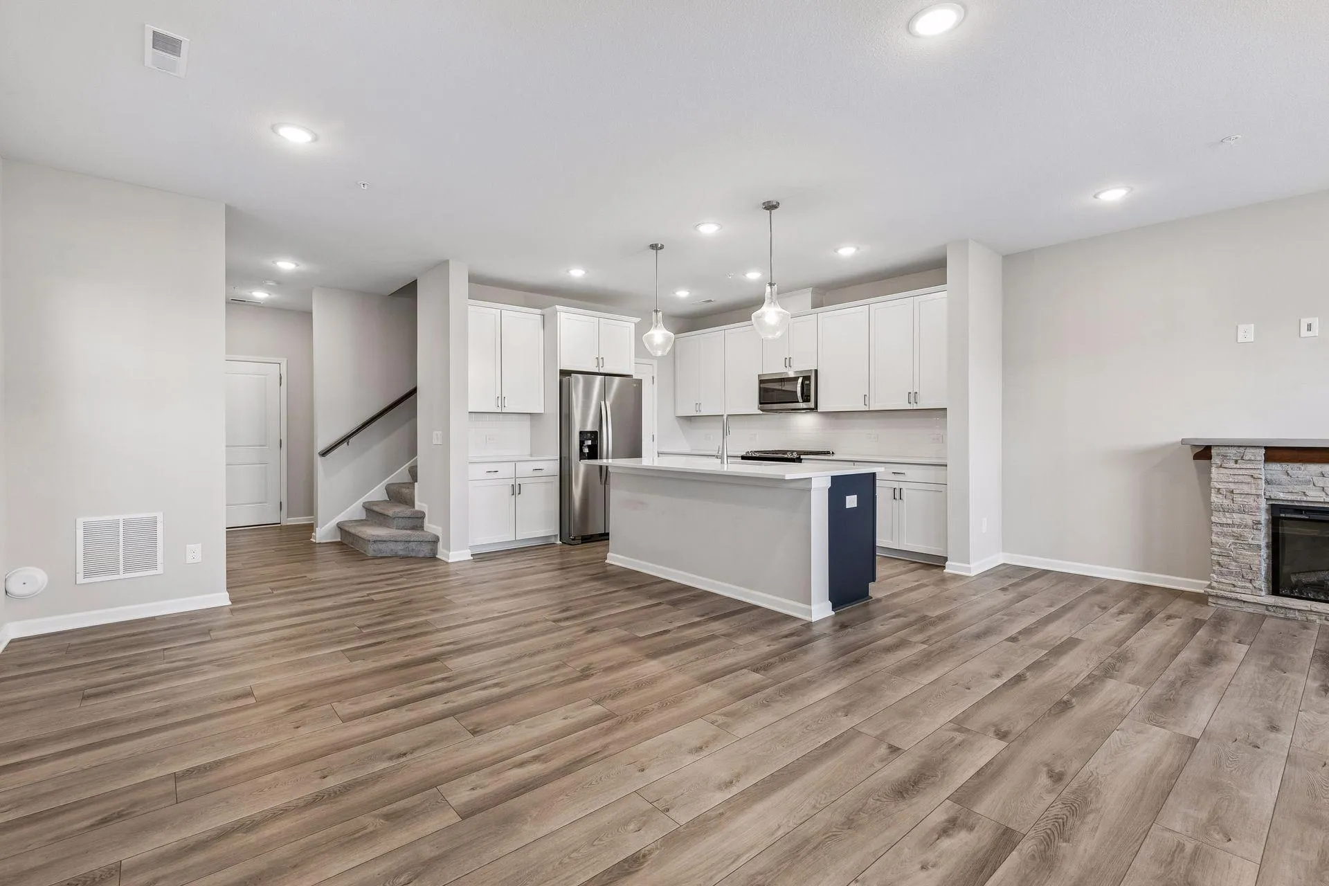 Photo 5 of 14524 Twin Lakes Circle