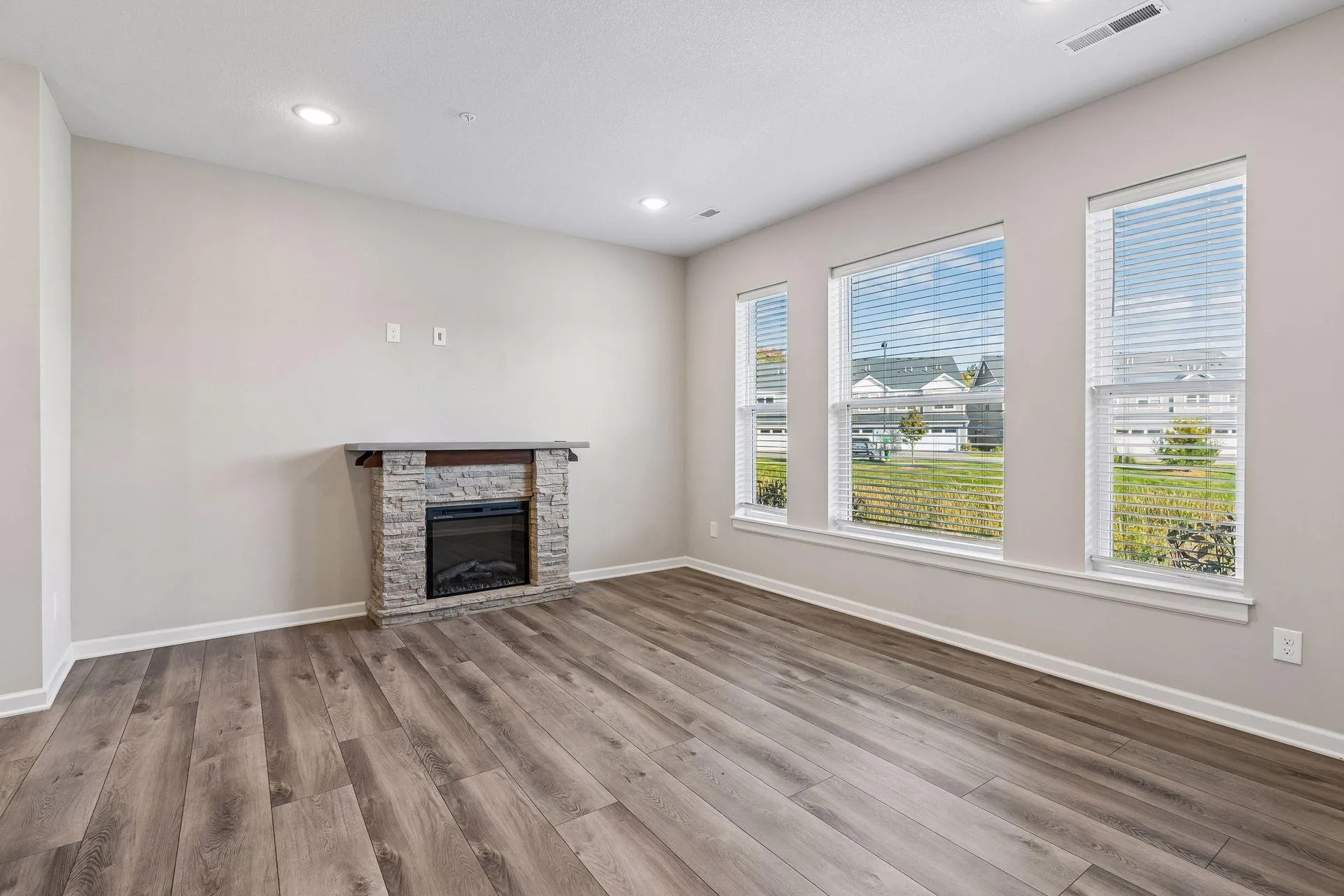 Photo 6 of 14524 Twin Lakes Circle