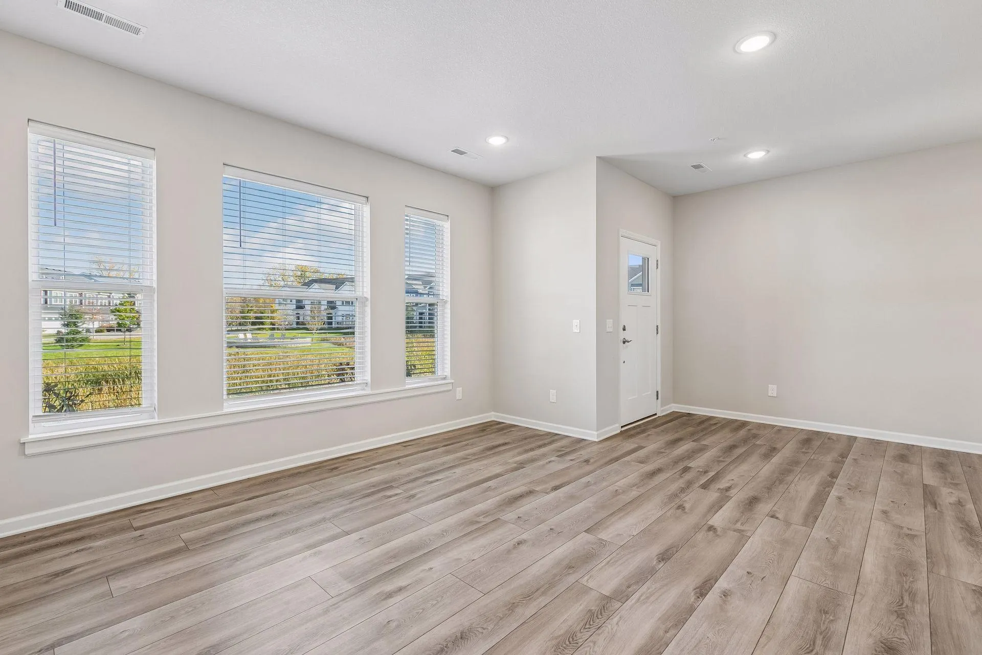 Photo 10 of 14524 Twin Lakes Circle