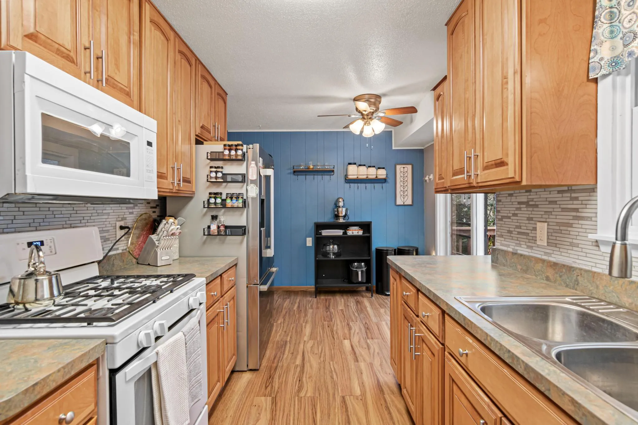 Photo 9 of 7733 Tyler Ne Street