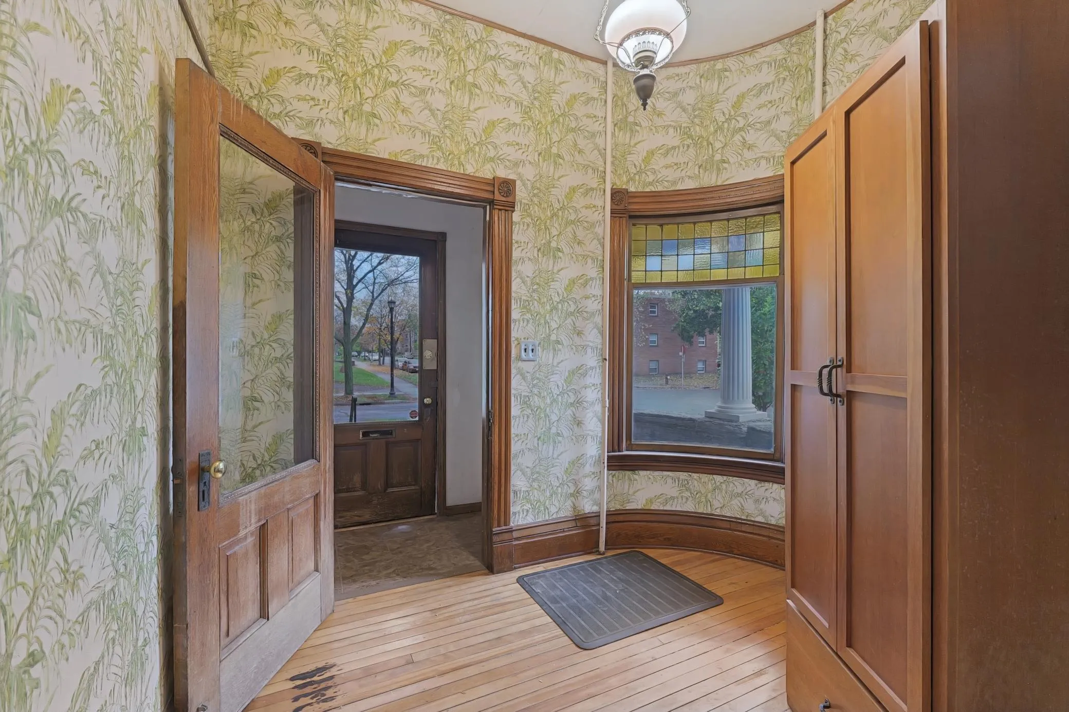 Photo 9 of 2501 Bryant S Avenue
