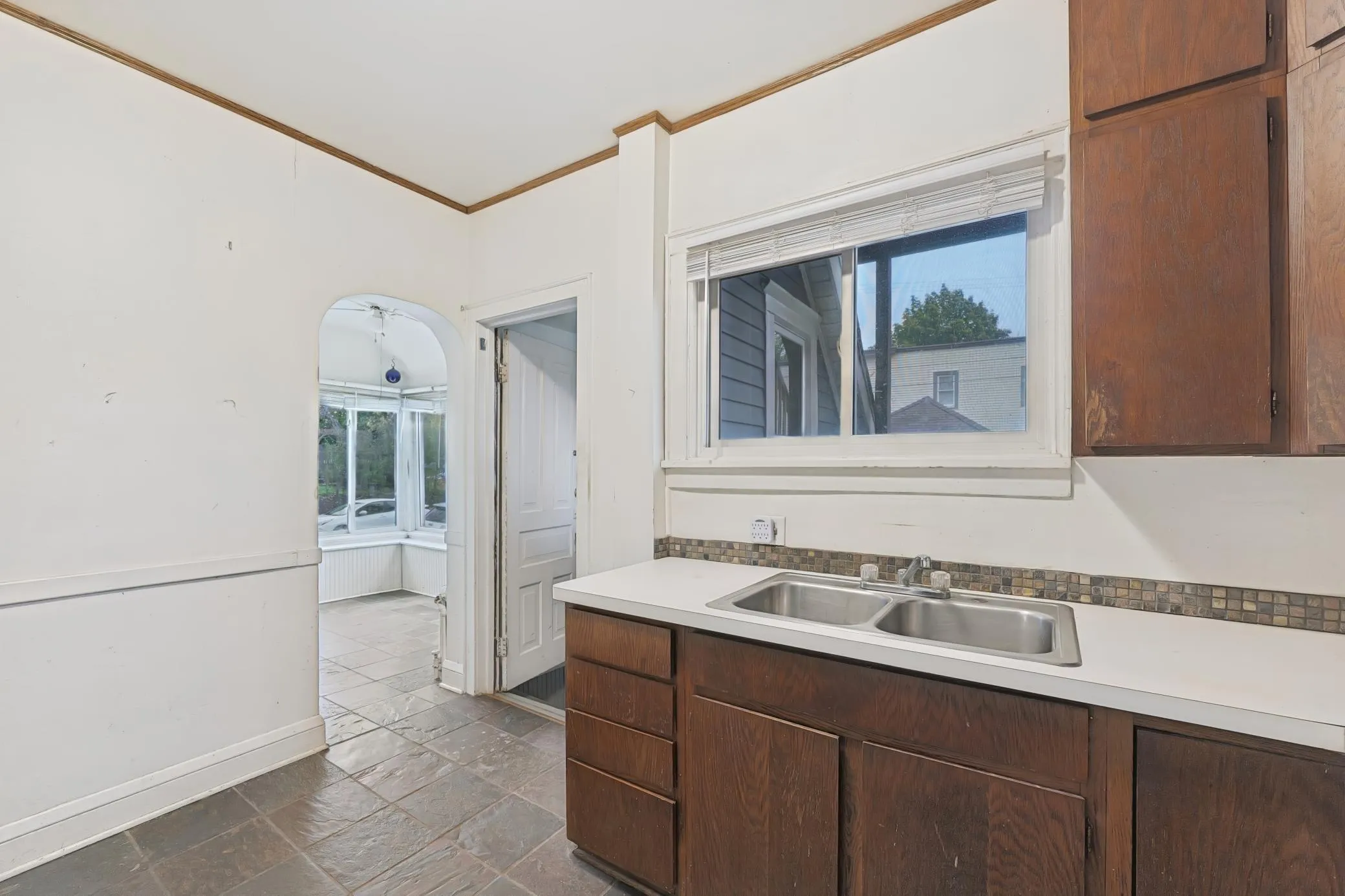 Photo 16 of 2501 Bryant S Avenue