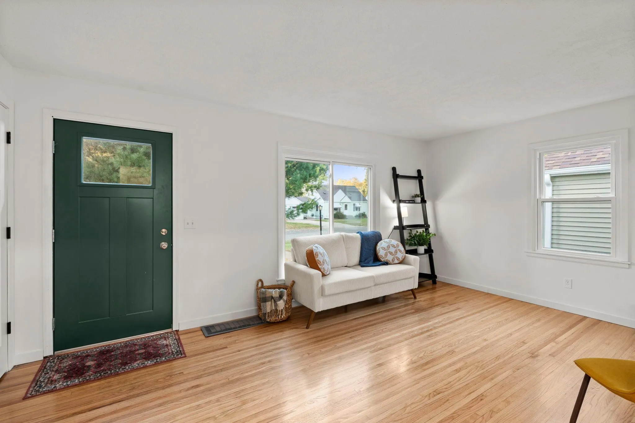 Photo 3 of 4740 Edgewood N Avenue