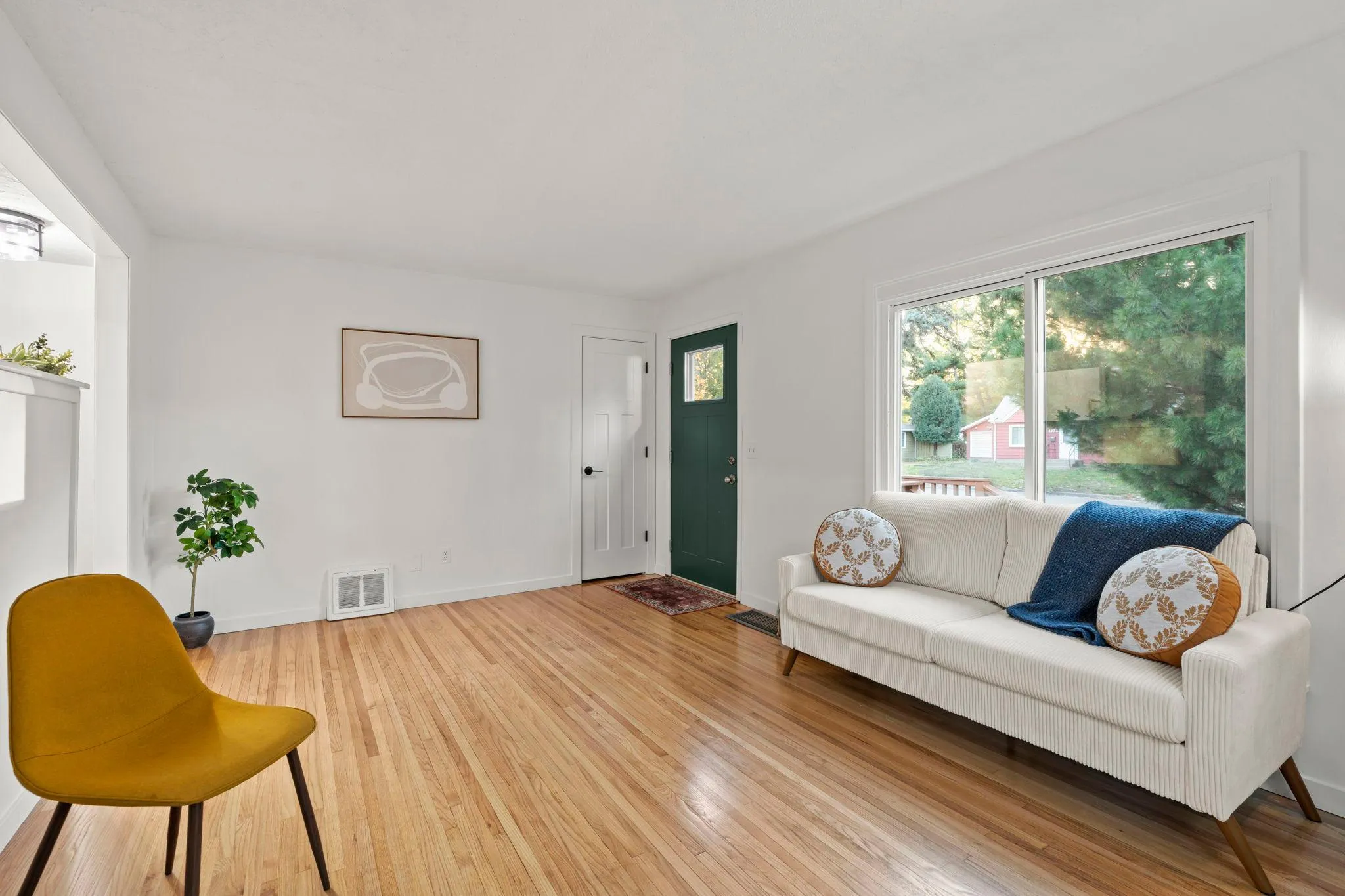 Photo 5 of 4740 Edgewood N Avenue