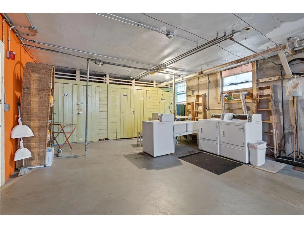 Photo 10 of 2739 Girard S Avenue Unit 304