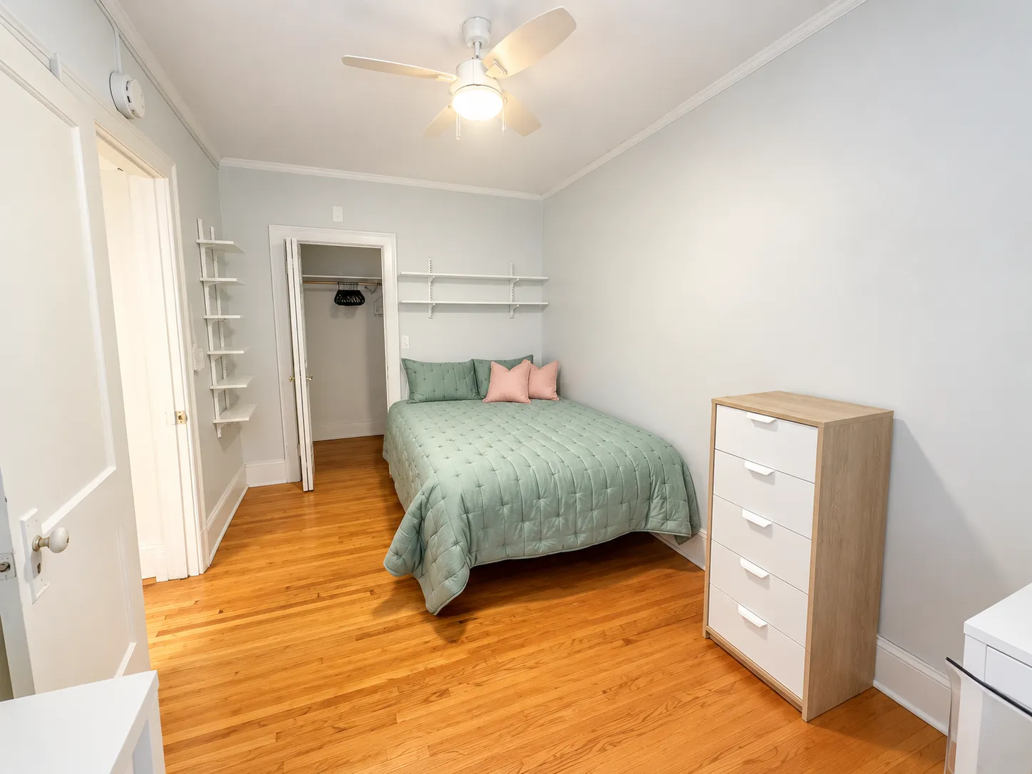 Photo 8 of 2739 Girard S Avenue Unit 304