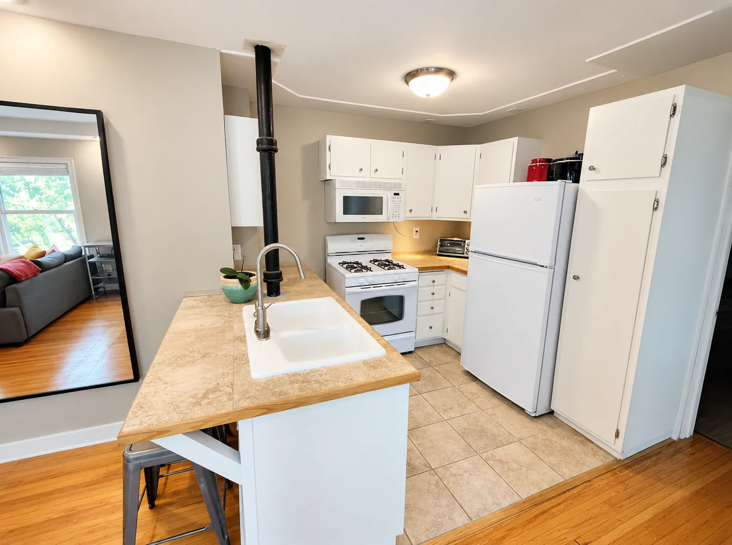 Photo 6 of 2739 Girard S Avenue Unit 304
