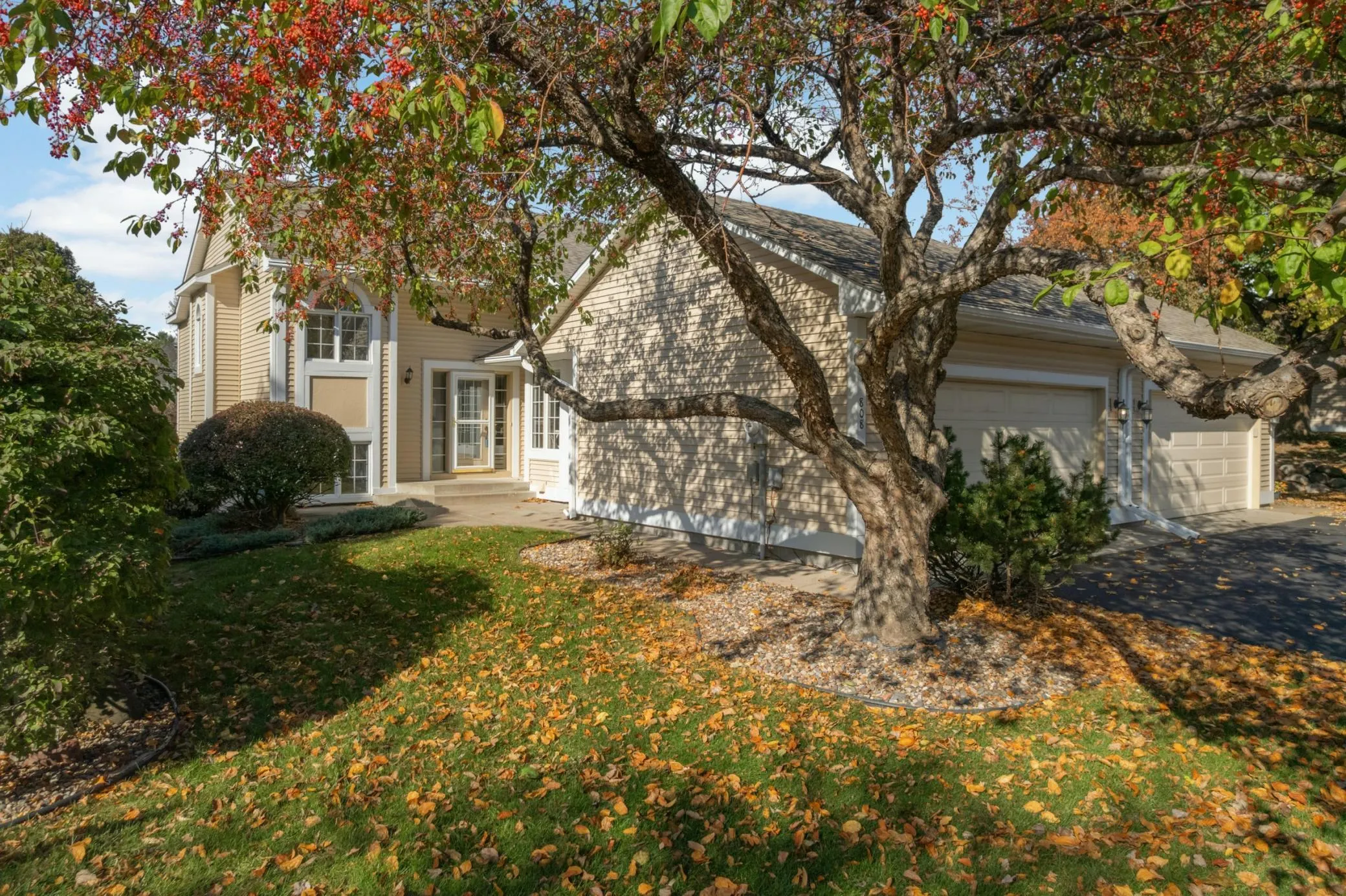 Photo 3 of 808 Winterberry Drive