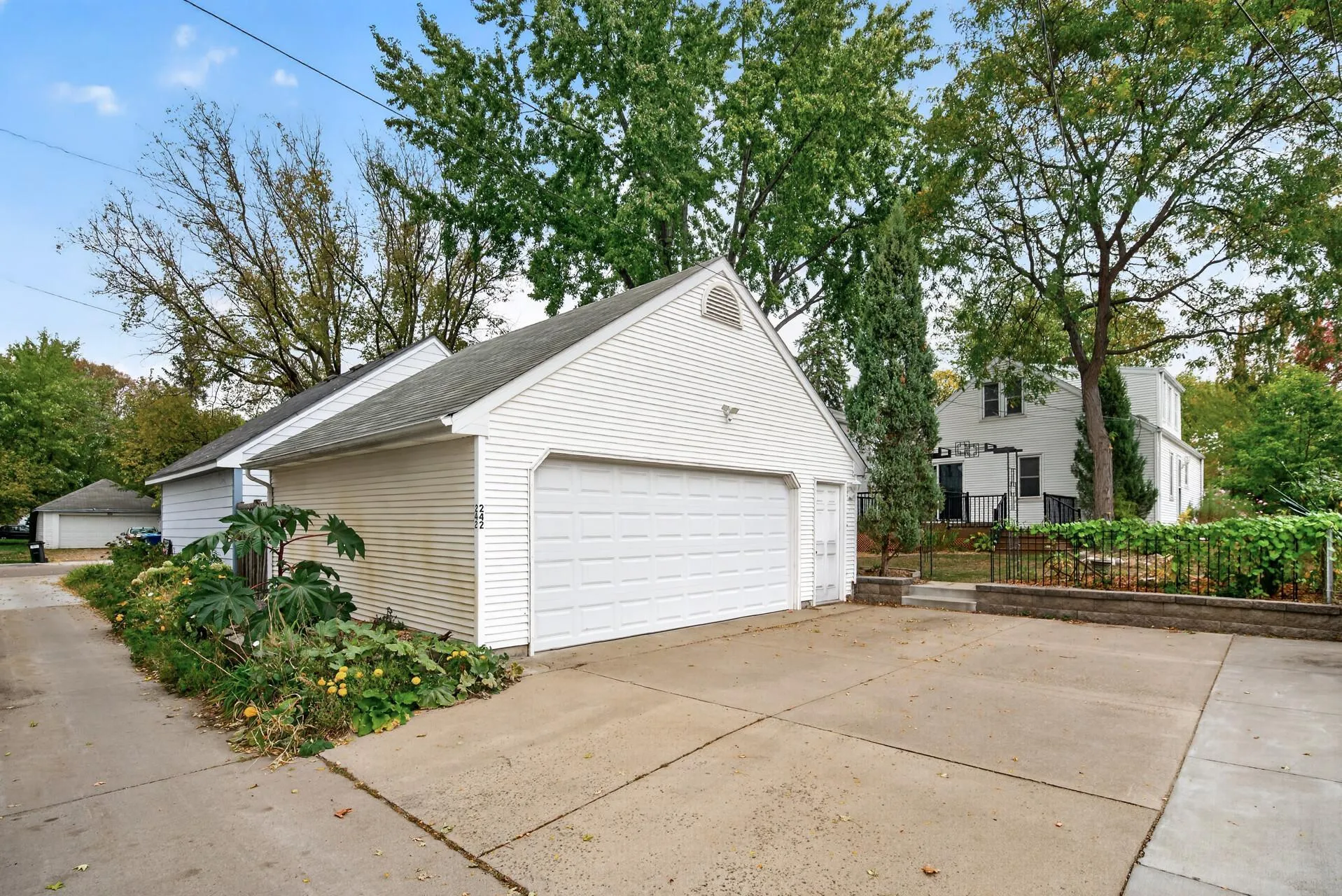 Photo 75 of 242 5th N Avenue