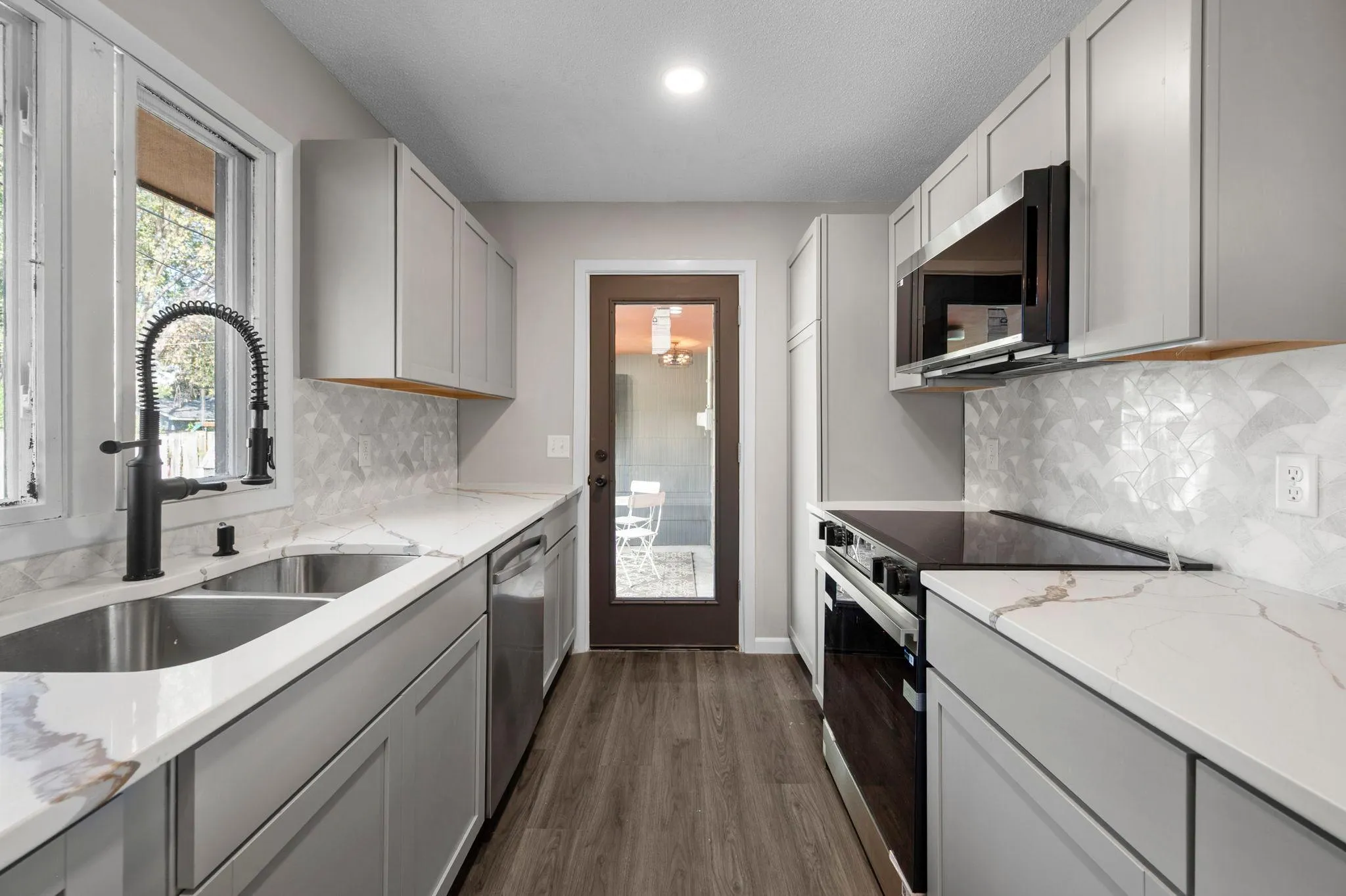 Photo 18 of 914 W 82nd Street