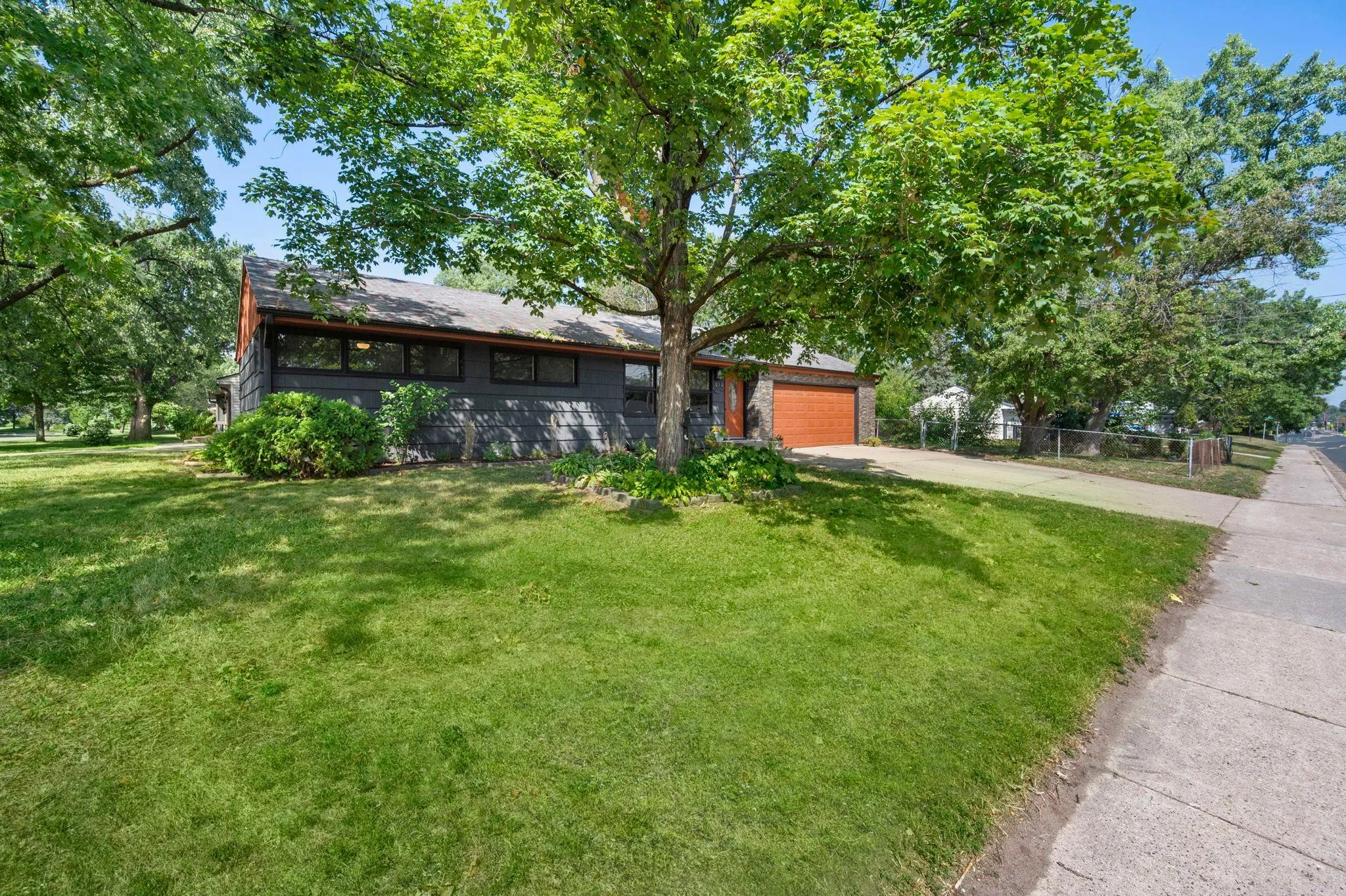 Photo 3 of 914 W 82nd Street
