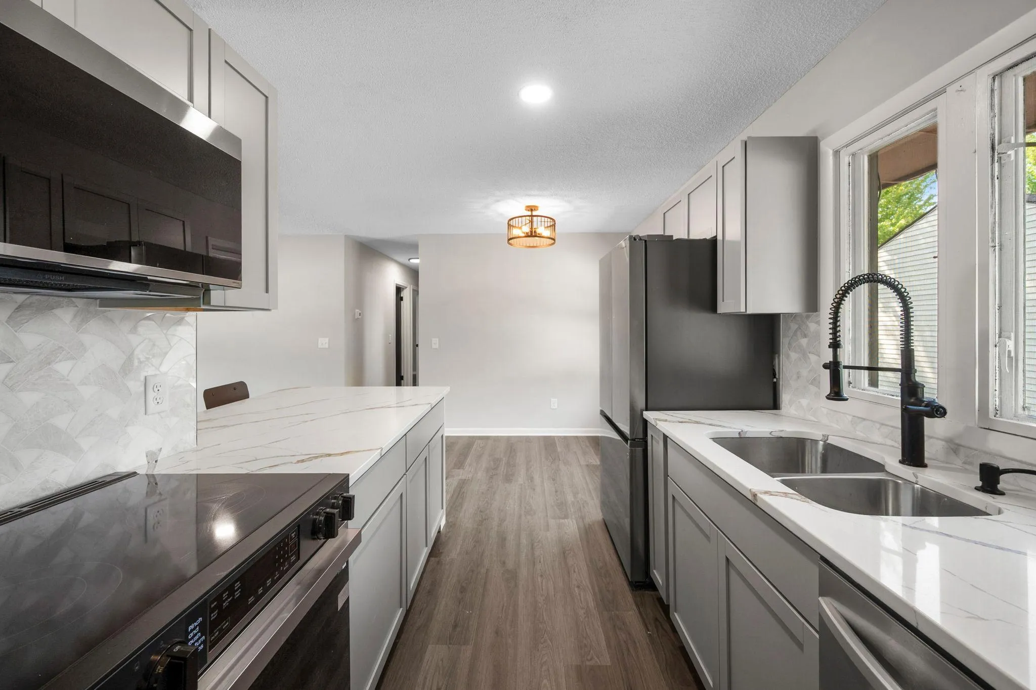 Photo 20 of 914 W 82nd Street