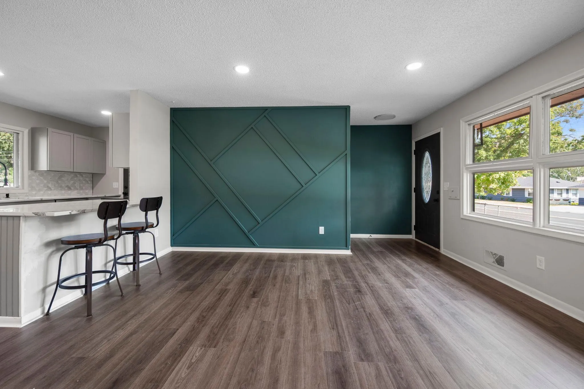 Photo 6 of 914 W 82nd Street