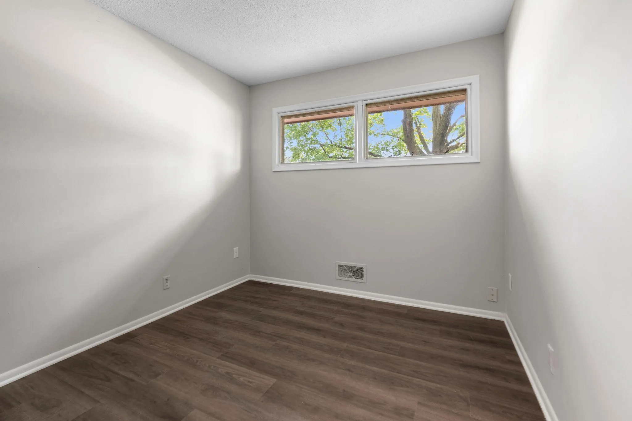 Photo 36 of 914 W 82nd Street