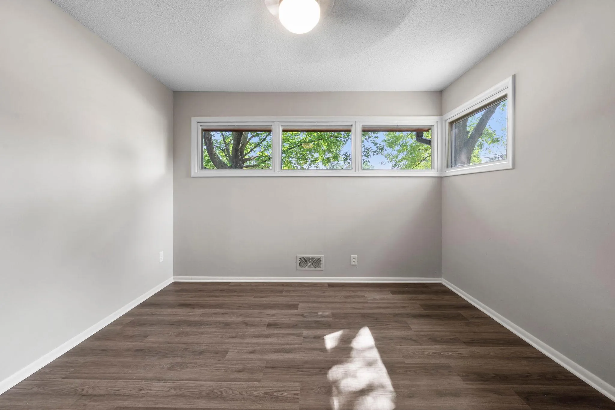 Photo 34 of 914 W 82nd Street