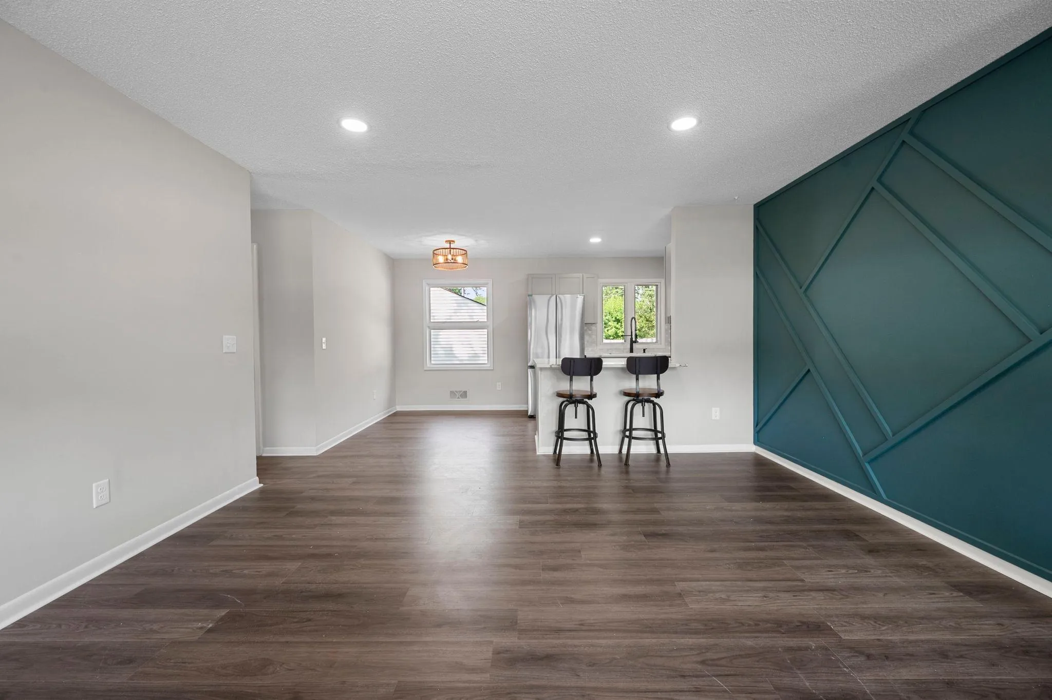 Photo 11 of 914 W 82nd Street