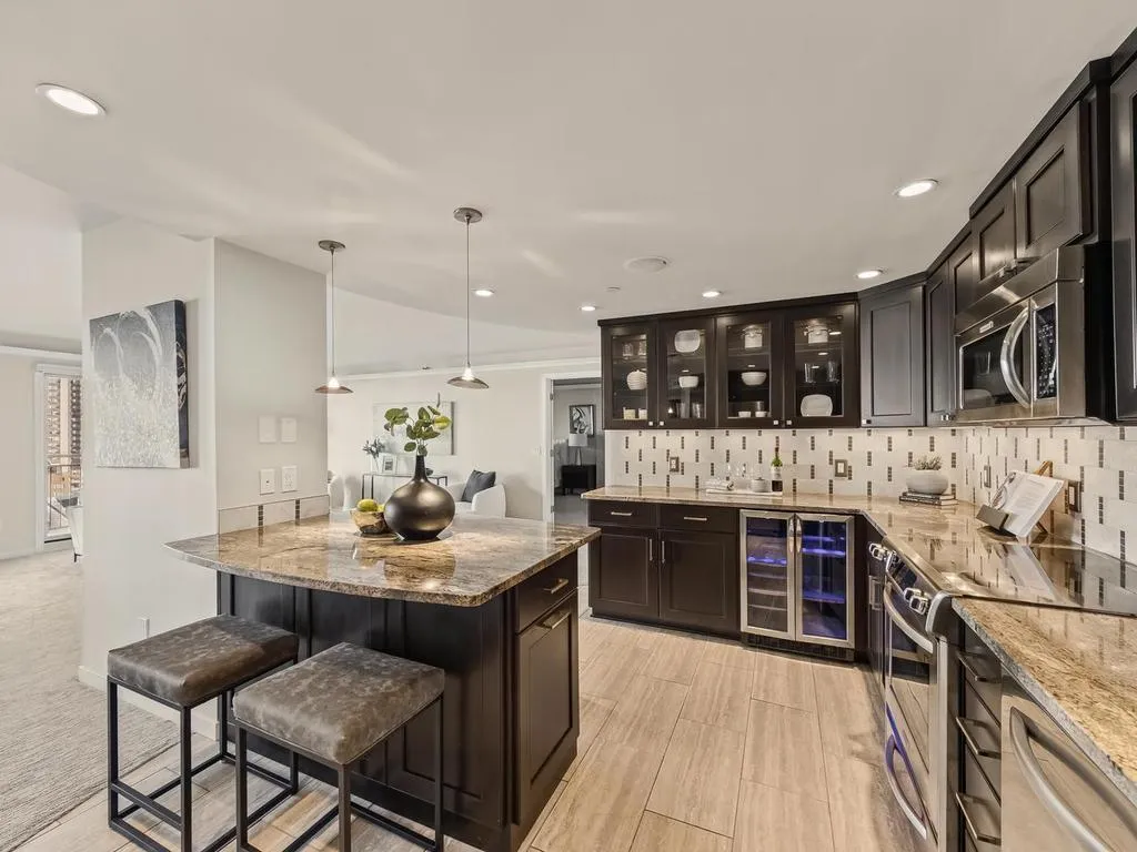 Photo 4 of 1225 Lasalle Avenue Unit 1503