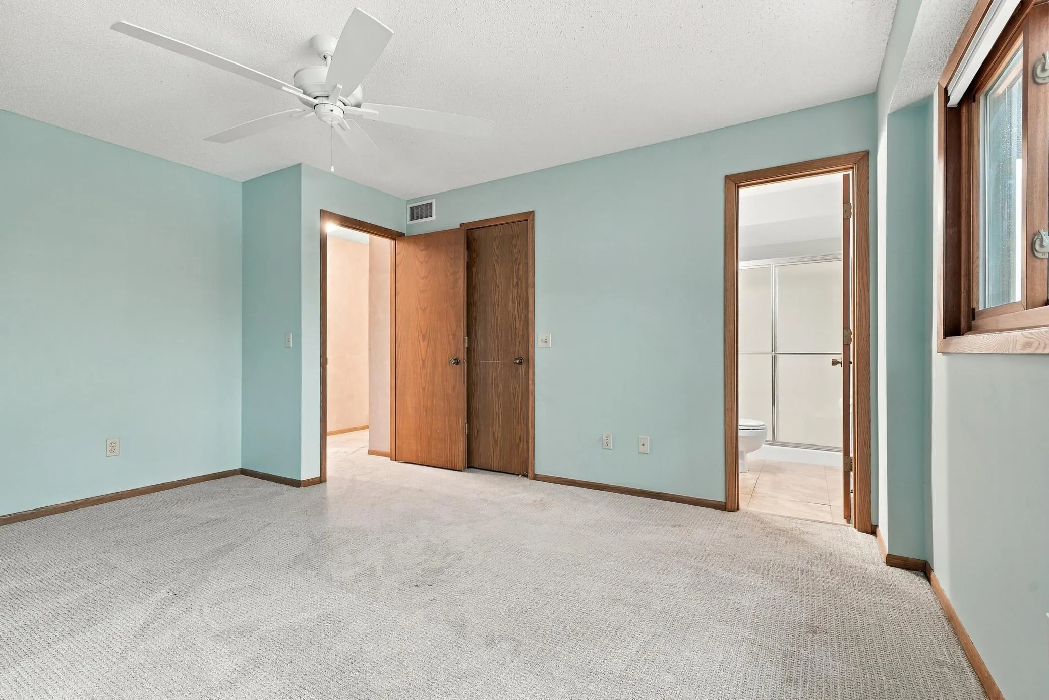 Photo 14 of 600 Chicago Drive