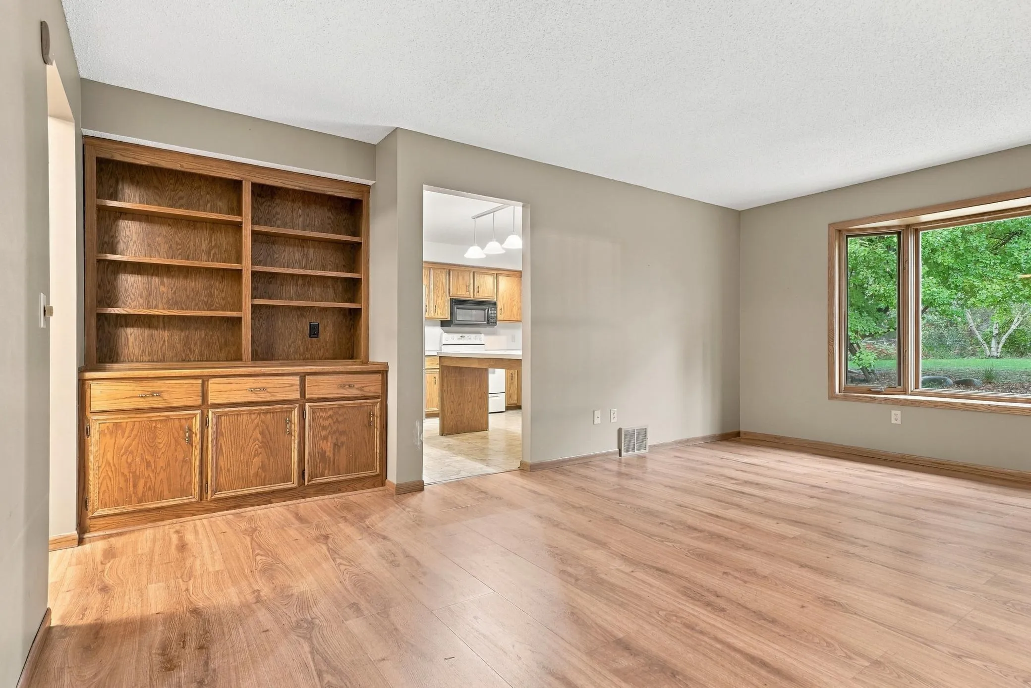 Photo 7 of 600 Chicago Drive
