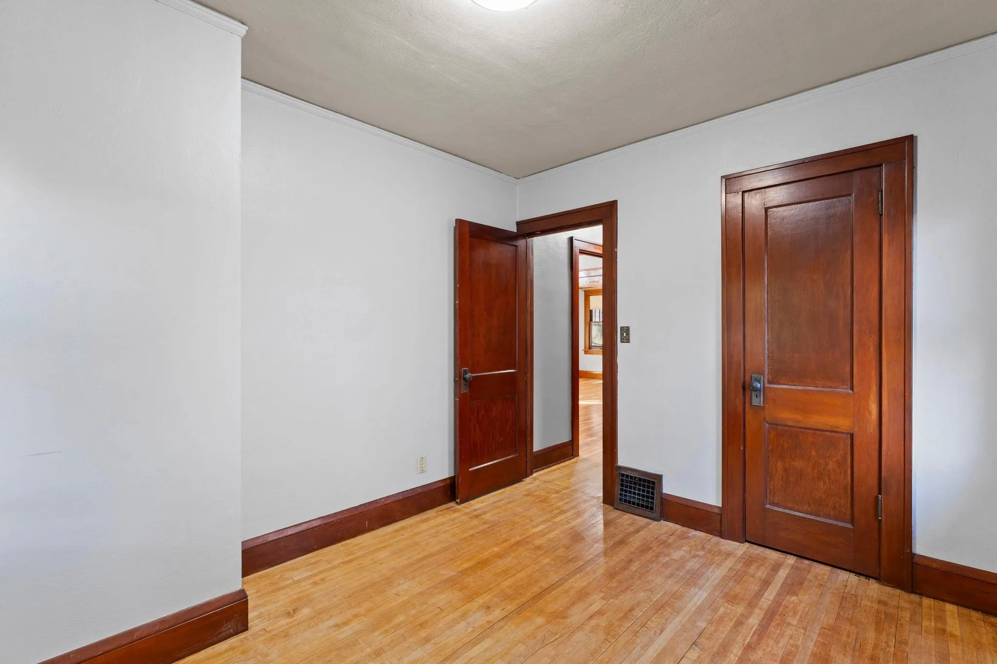 Photo 16 of 704 White Bear N Avenue