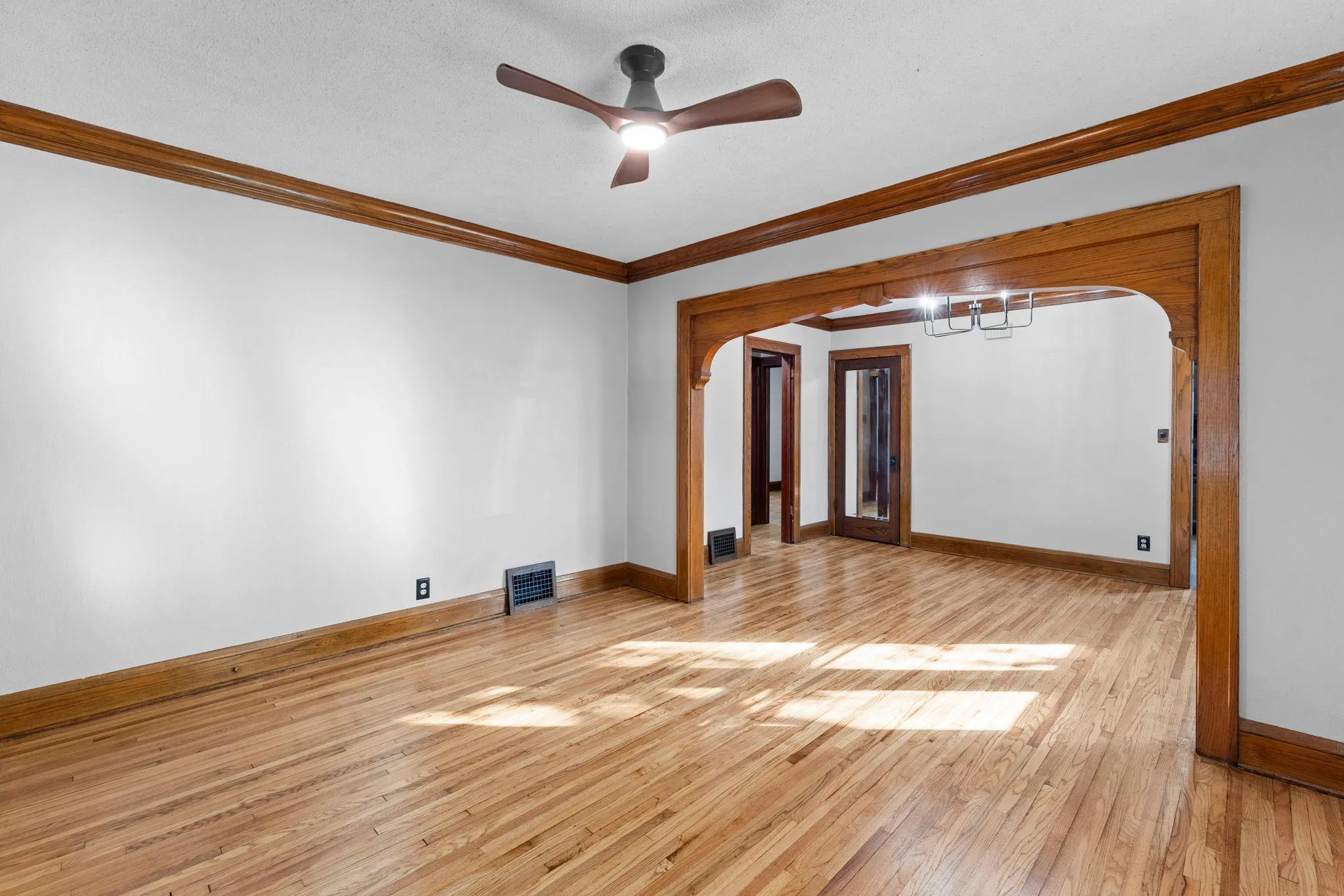 Photo 11 of 704 White Bear N Avenue