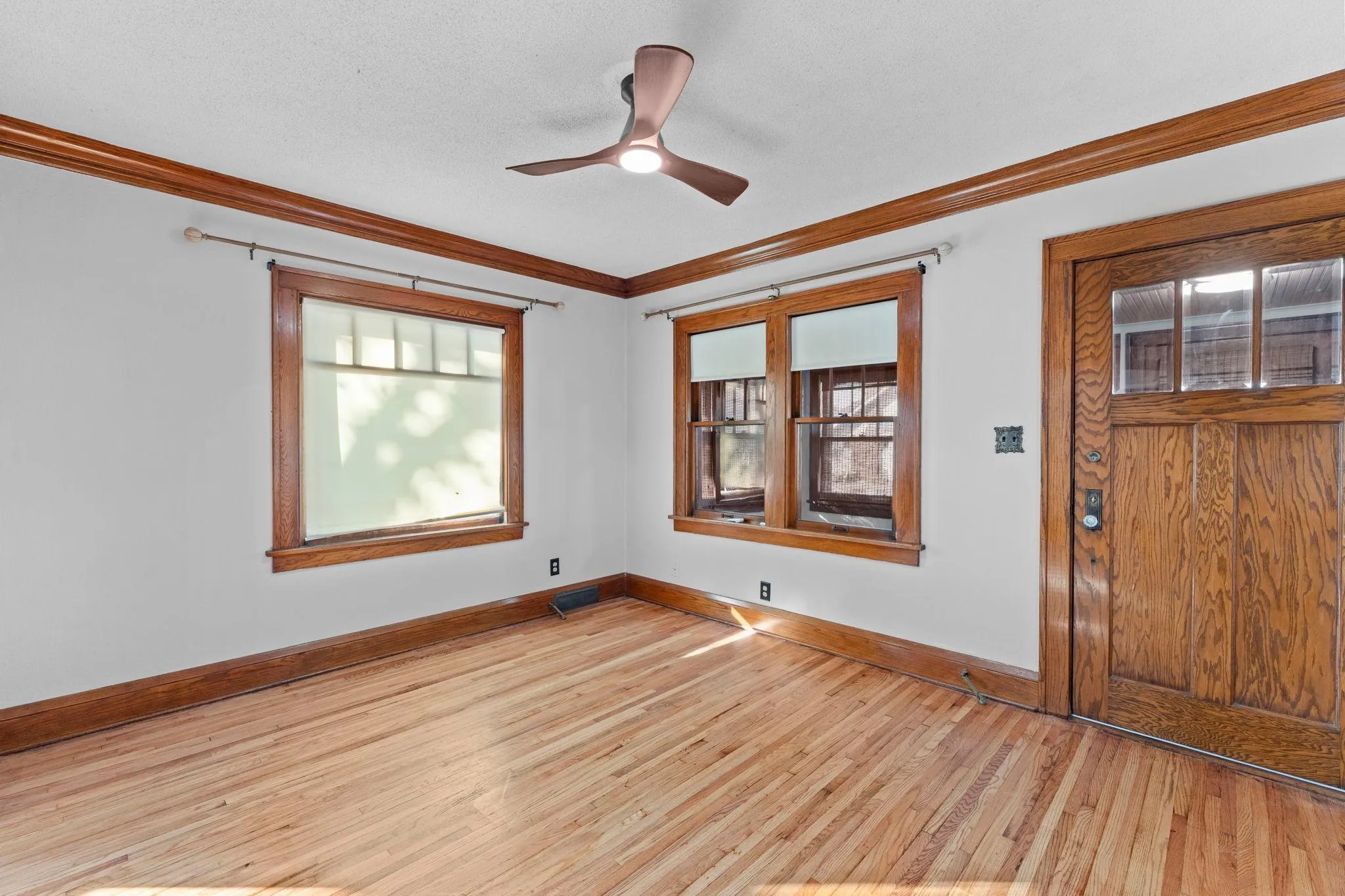 Photo 9 of 704 White Bear N Avenue