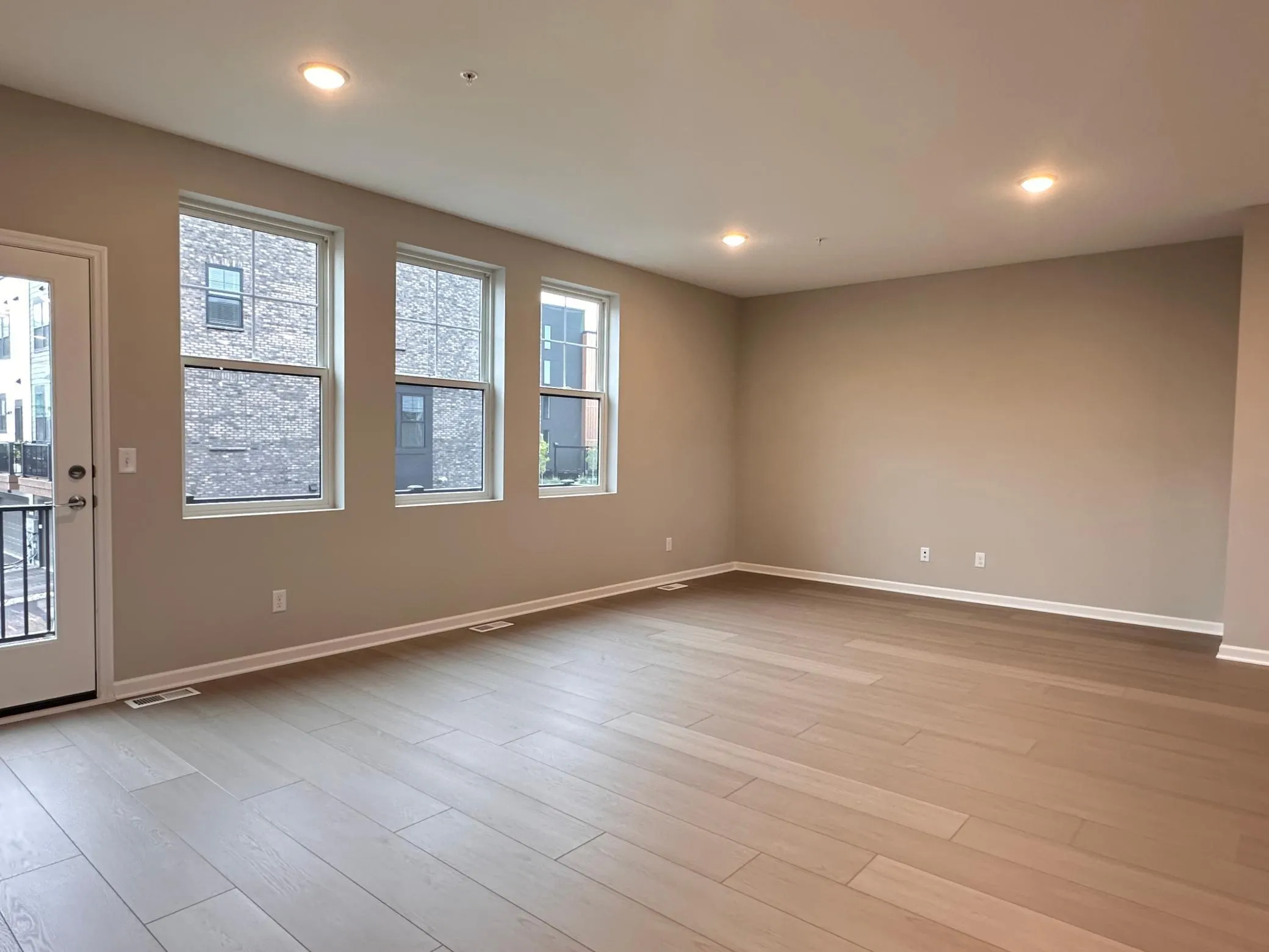 Photo 11 of 2277 Beechwood Avenue