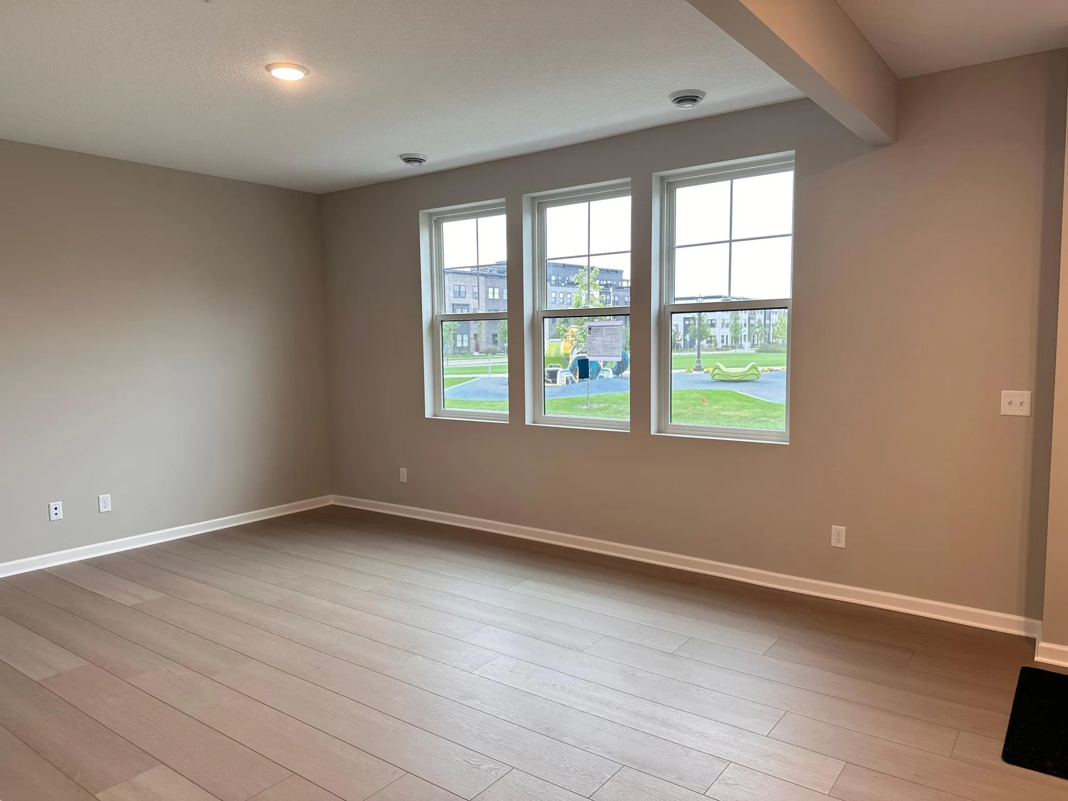 Photo 7 of 2277 Beechwood Avenue