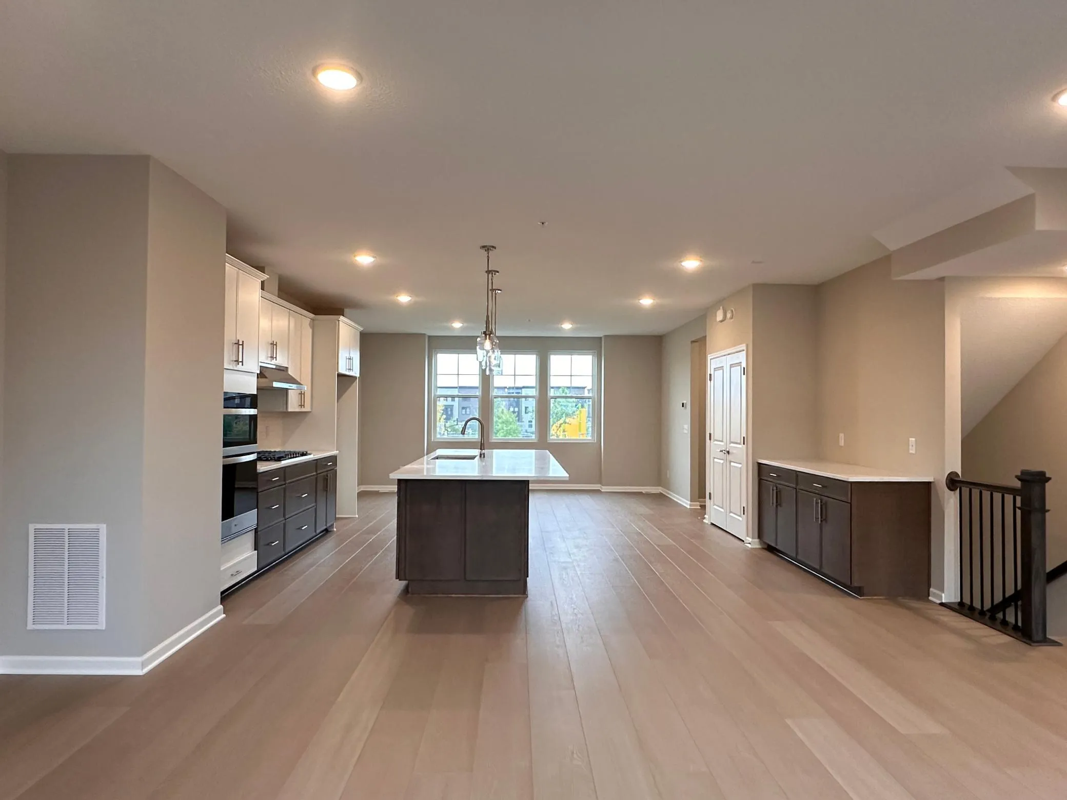 Photo 13 of 2277 Beechwood Avenue