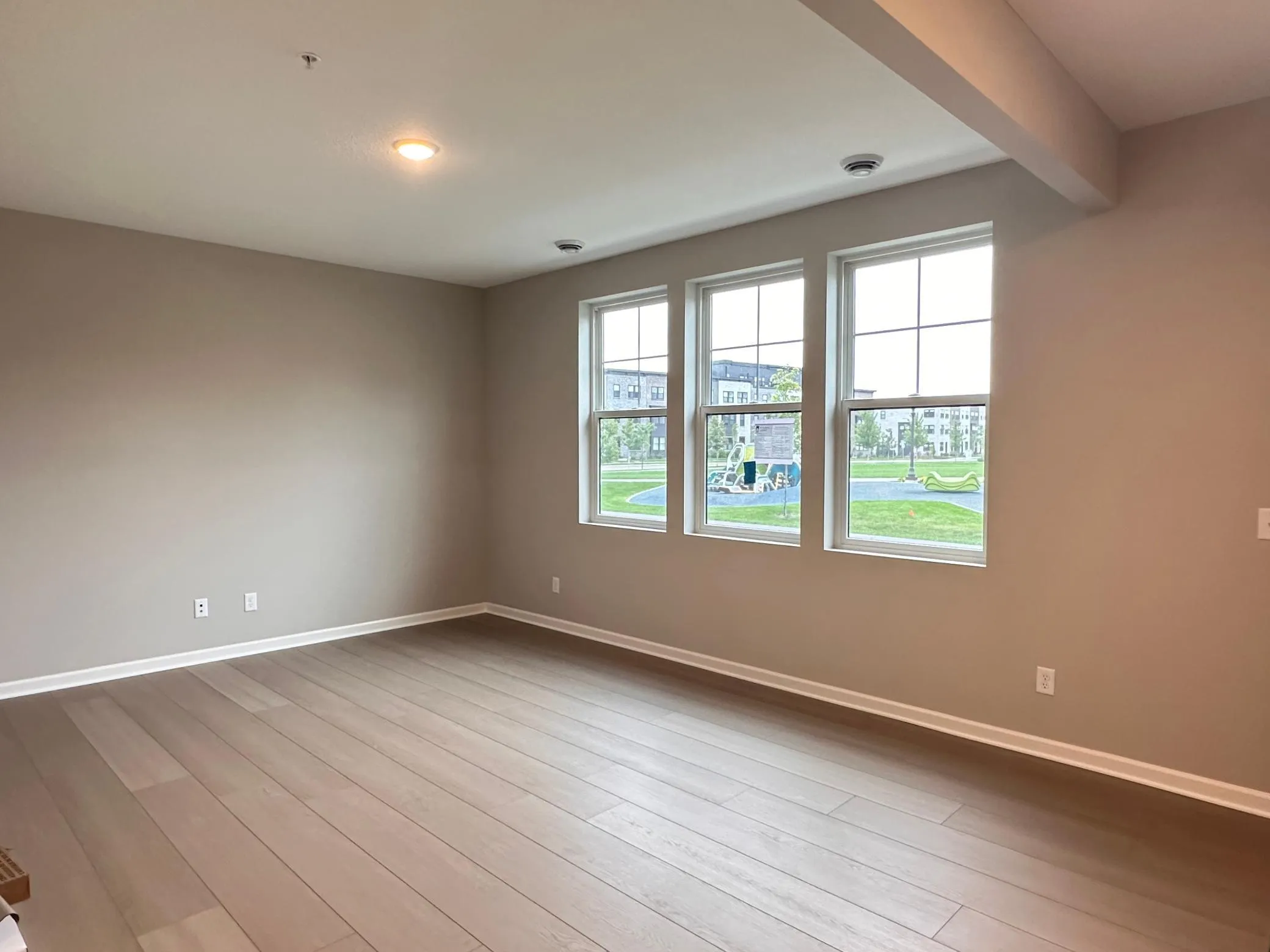 Photo 9 of 2277 Beechwood Avenue