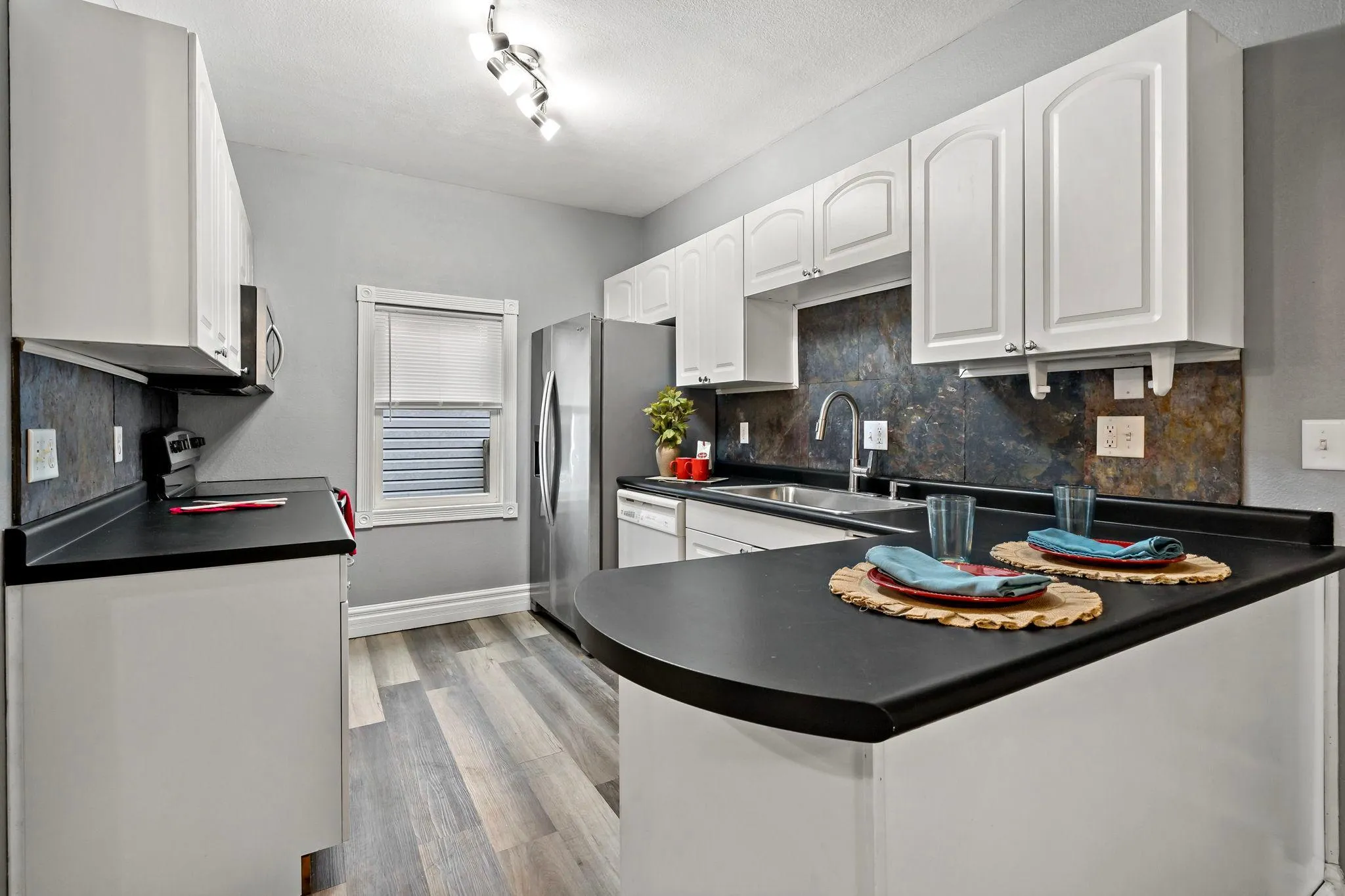 Photo 8 of 537 3rd S Avenue