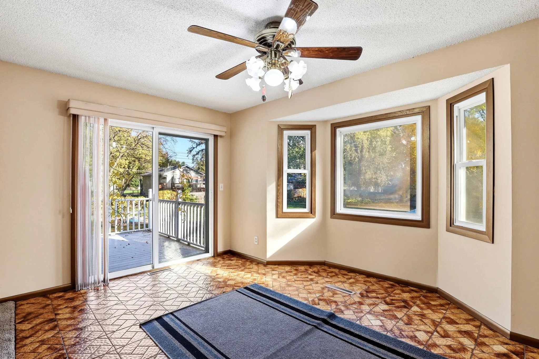 Photo 9 of 10857 Hollywood Nw Boulevard