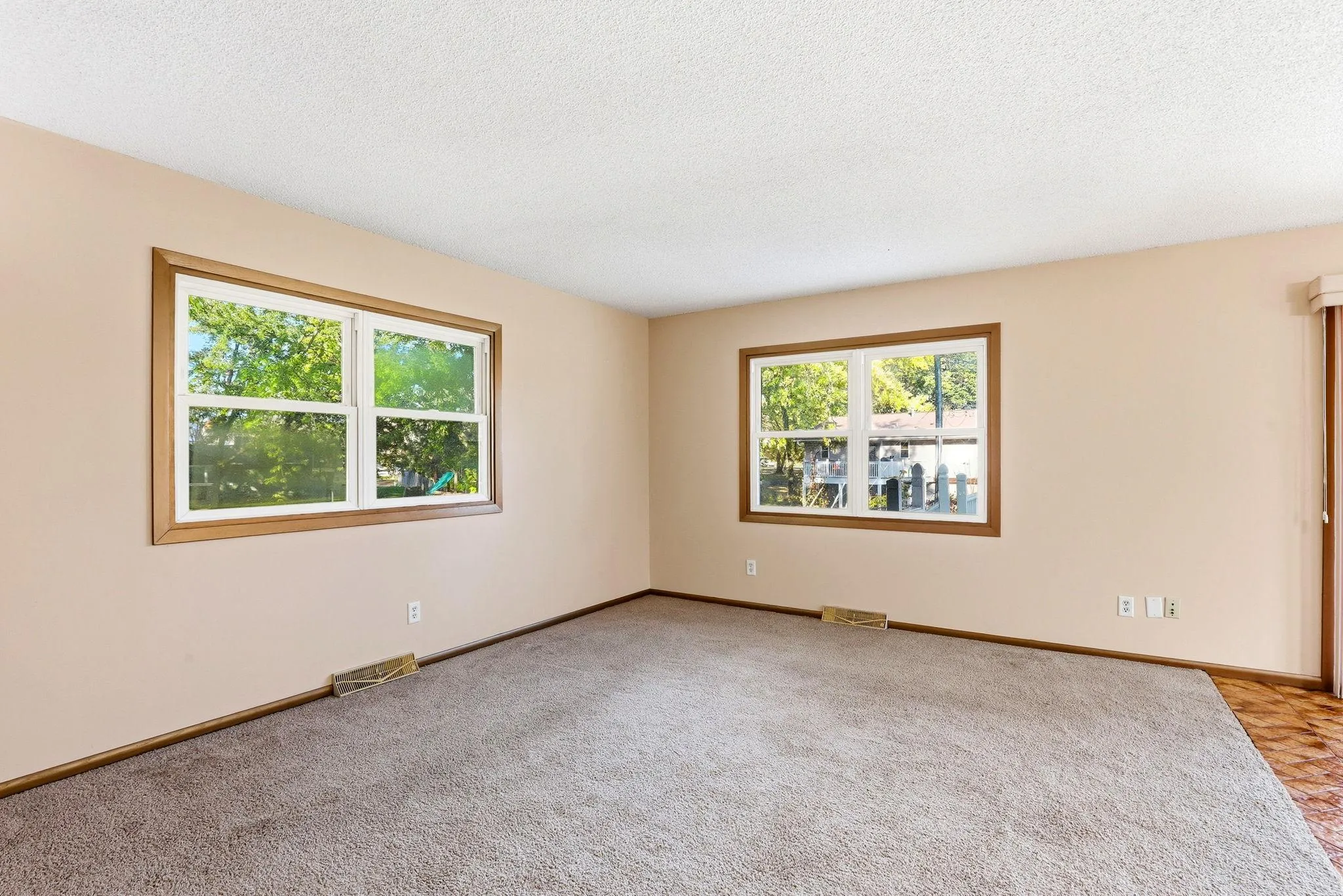 Photo 6 of 10857 Hollywood Nw Boulevard