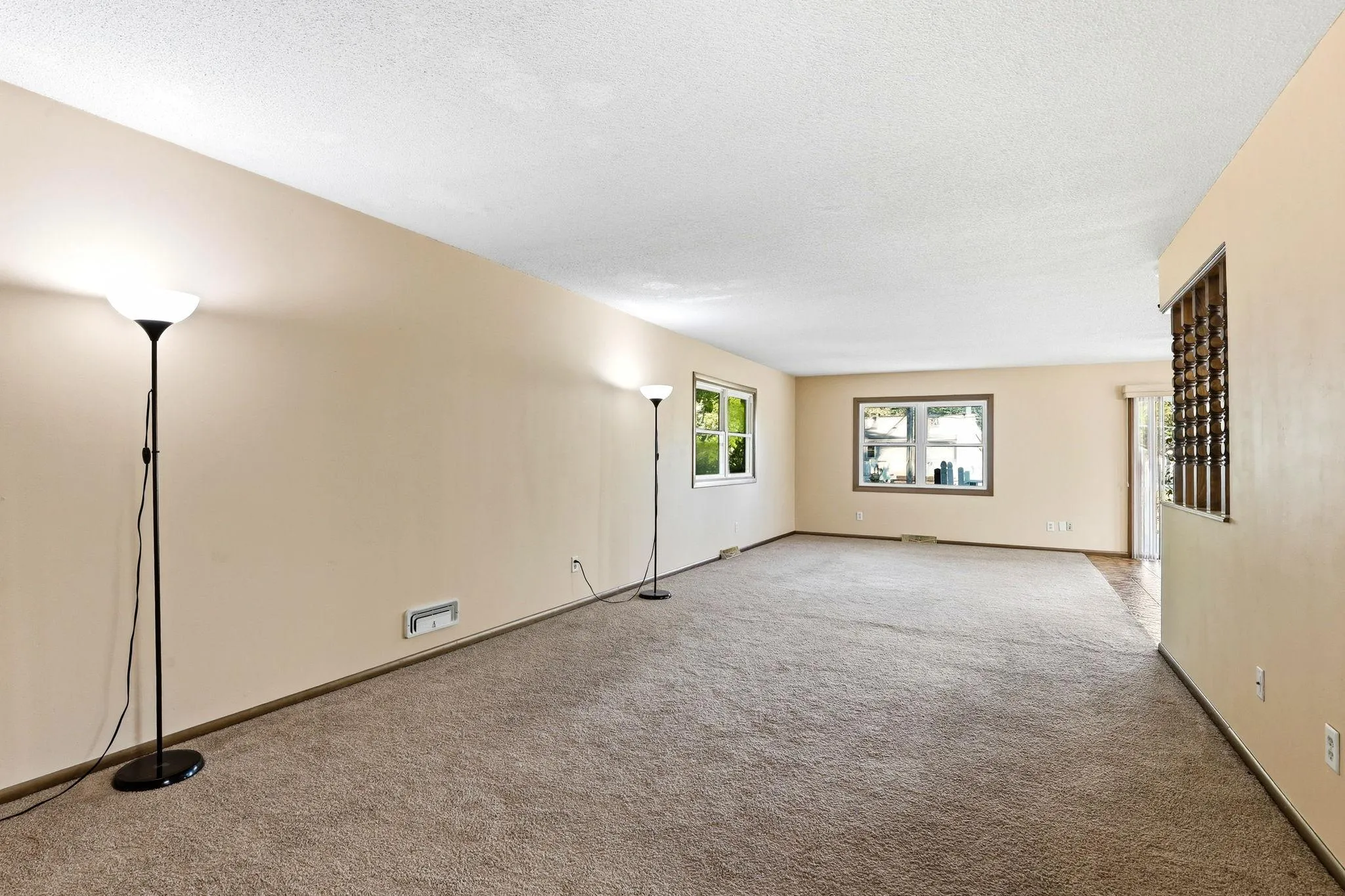 Photo 5 of 10857 Hollywood Nw Boulevard