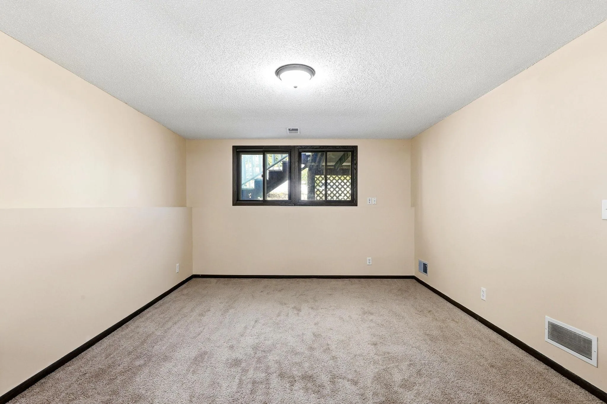 Photo 26 of 10857 Hollywood Nw Boulevard