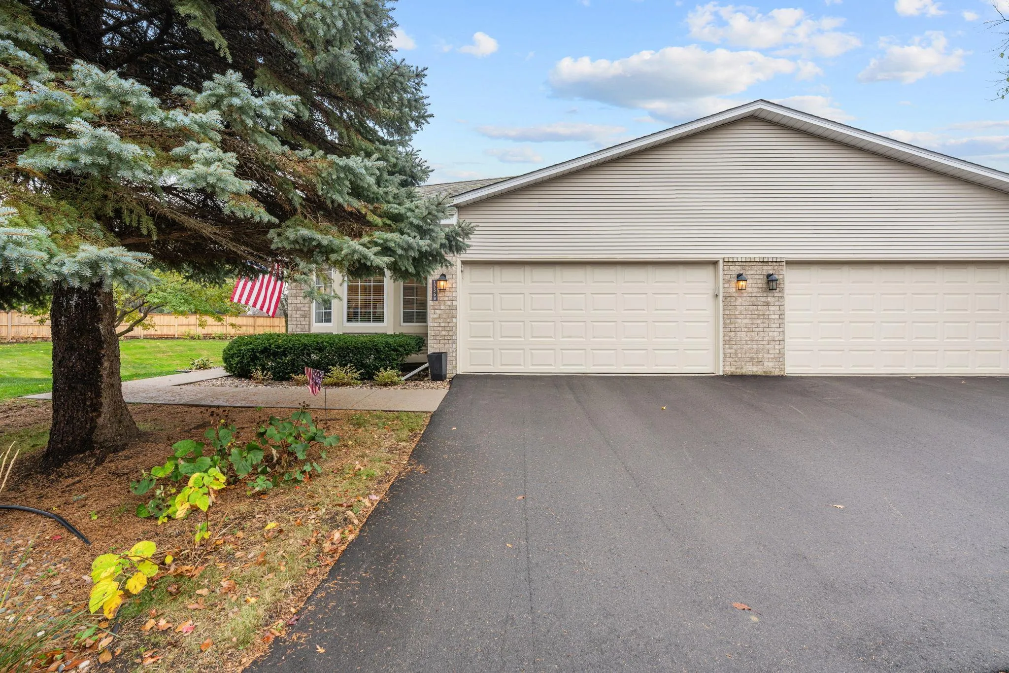 Photo 2 of 17568 Frondell Court
